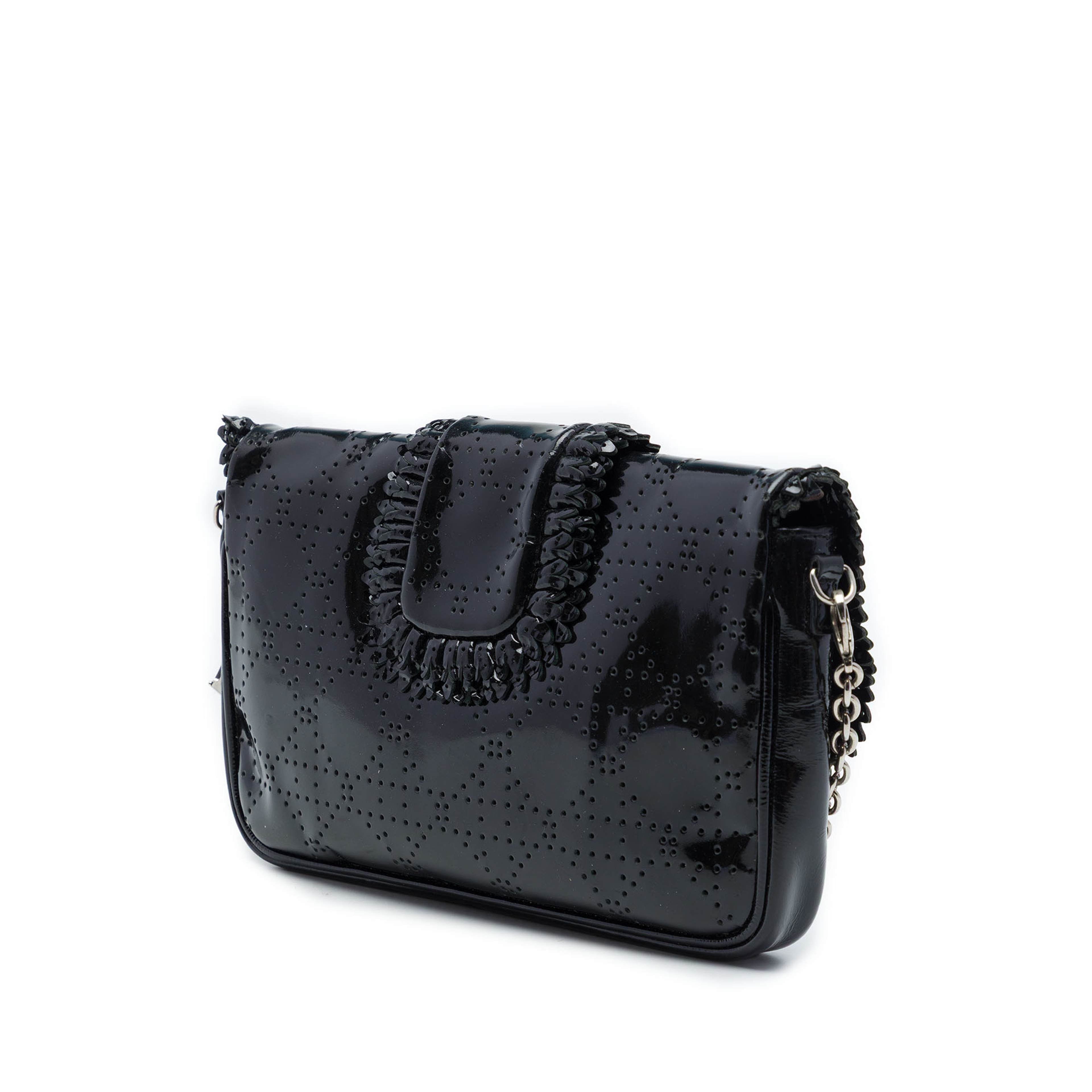 Dior Perforated Patent Cannage New Lock Ruffle Pouch Crossbody, från Luxclusif, i färgen svart. Klicka för att öppna bilden i stort format