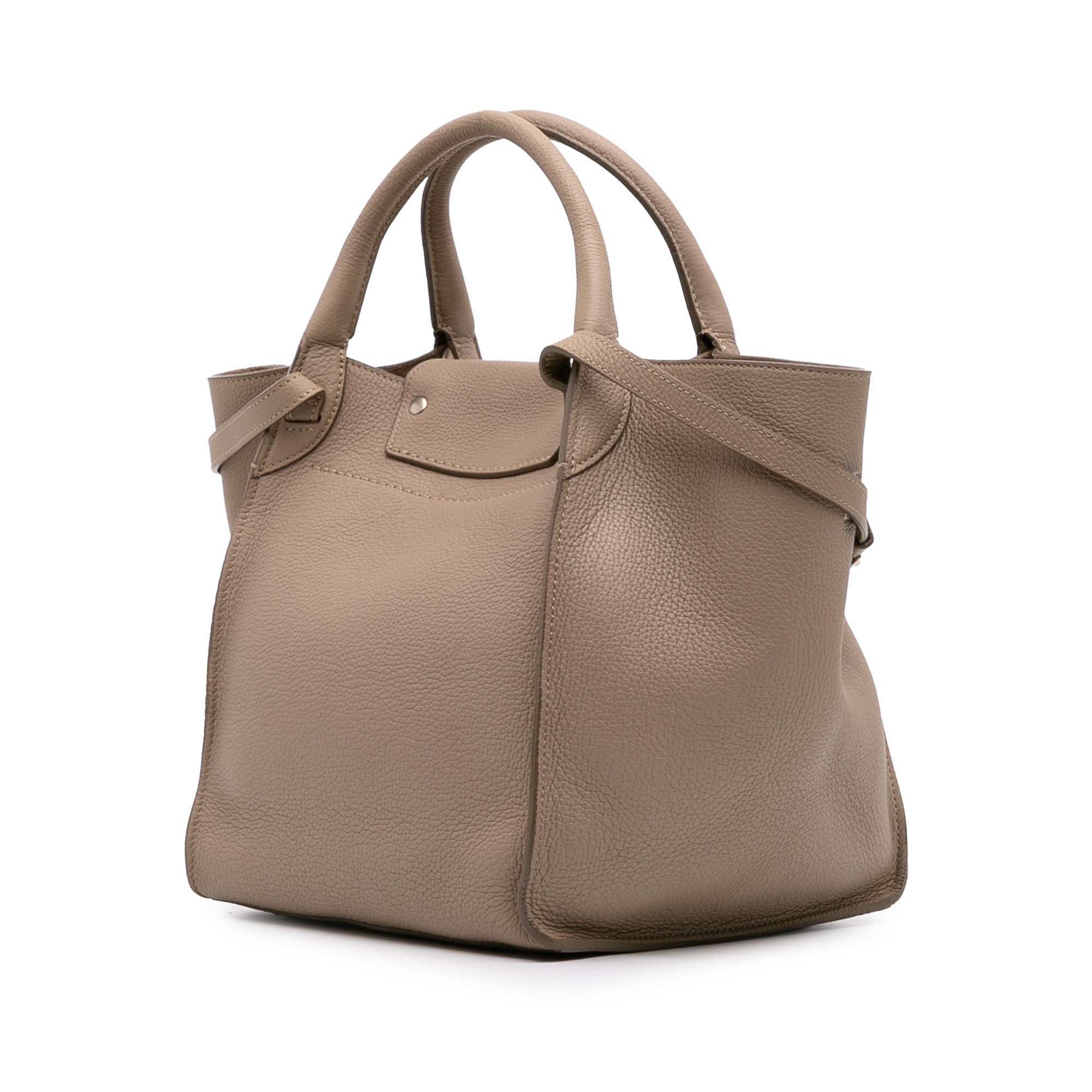 Celine Small Grained Calfskin Big Bag, från Luxclusif, i färgen brun. Klicka för att öppna bilden i stort format