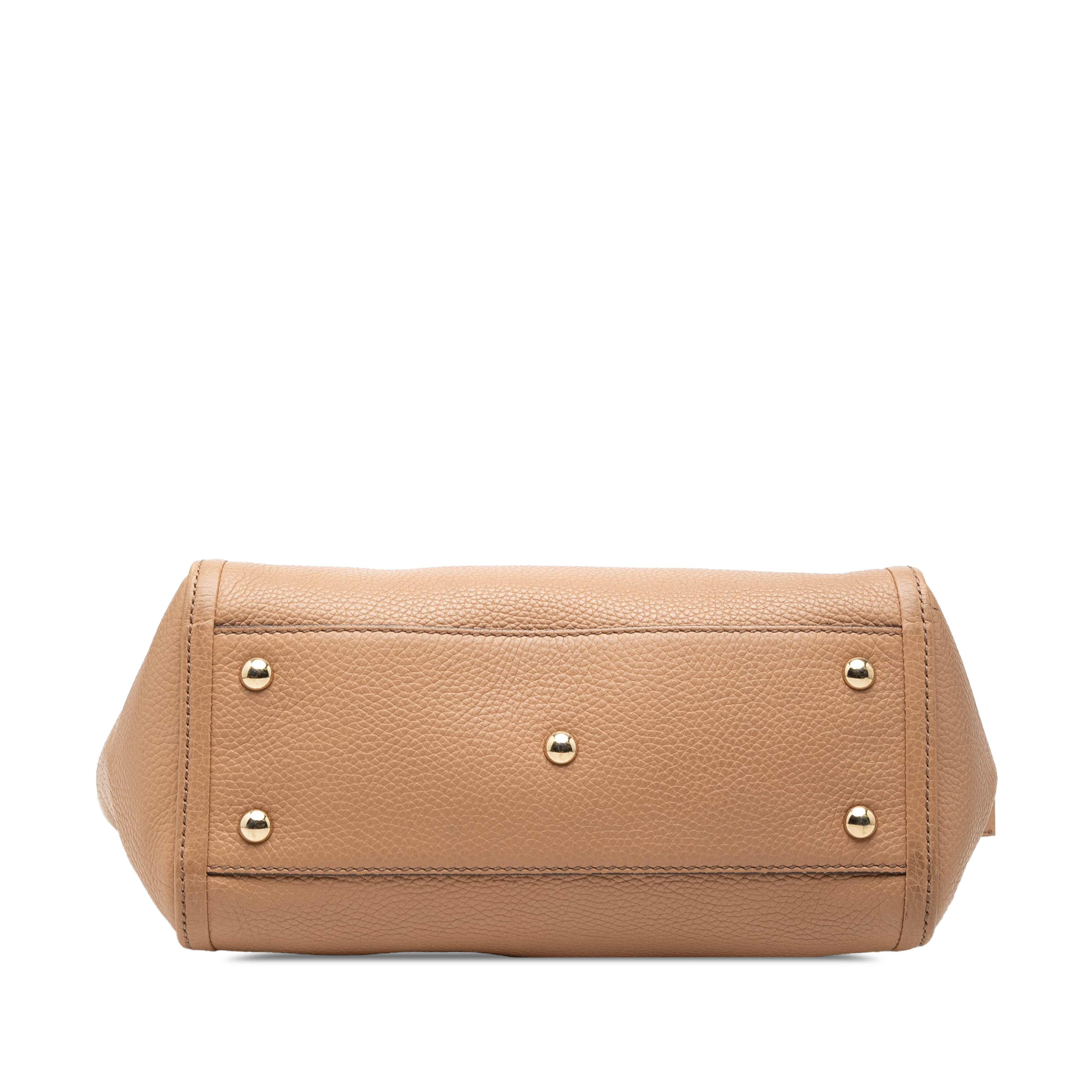 Gucci Small Calfskin Soho Cellarius Satchel, från Luxclusif, i färgen brun. Klicka för att öppna bilden i stort format