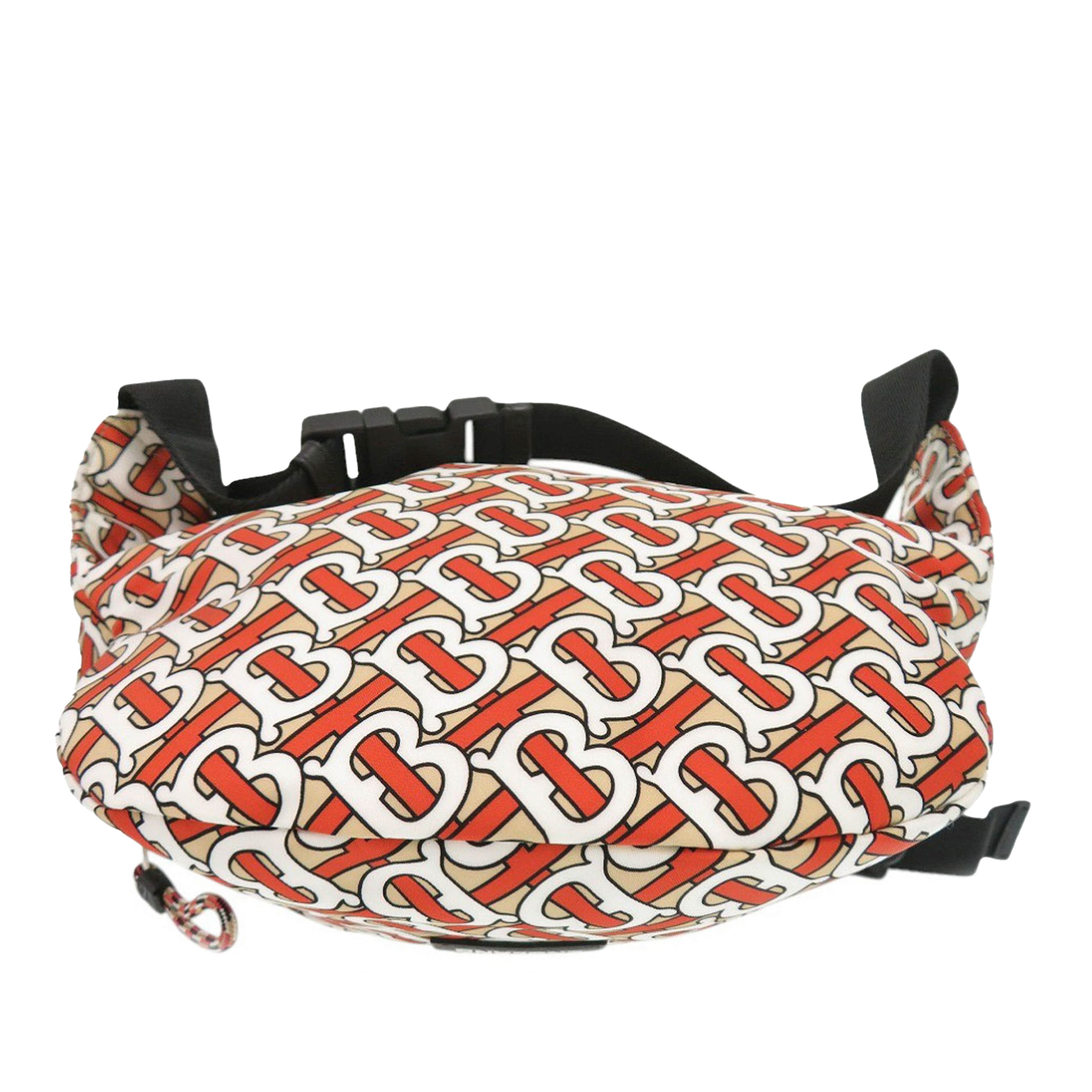 Burberry Tb Monogram Nylon Convertible Backpack, från Luxclusif, i färgen orange. Klicka för att öppna bilden i stort format