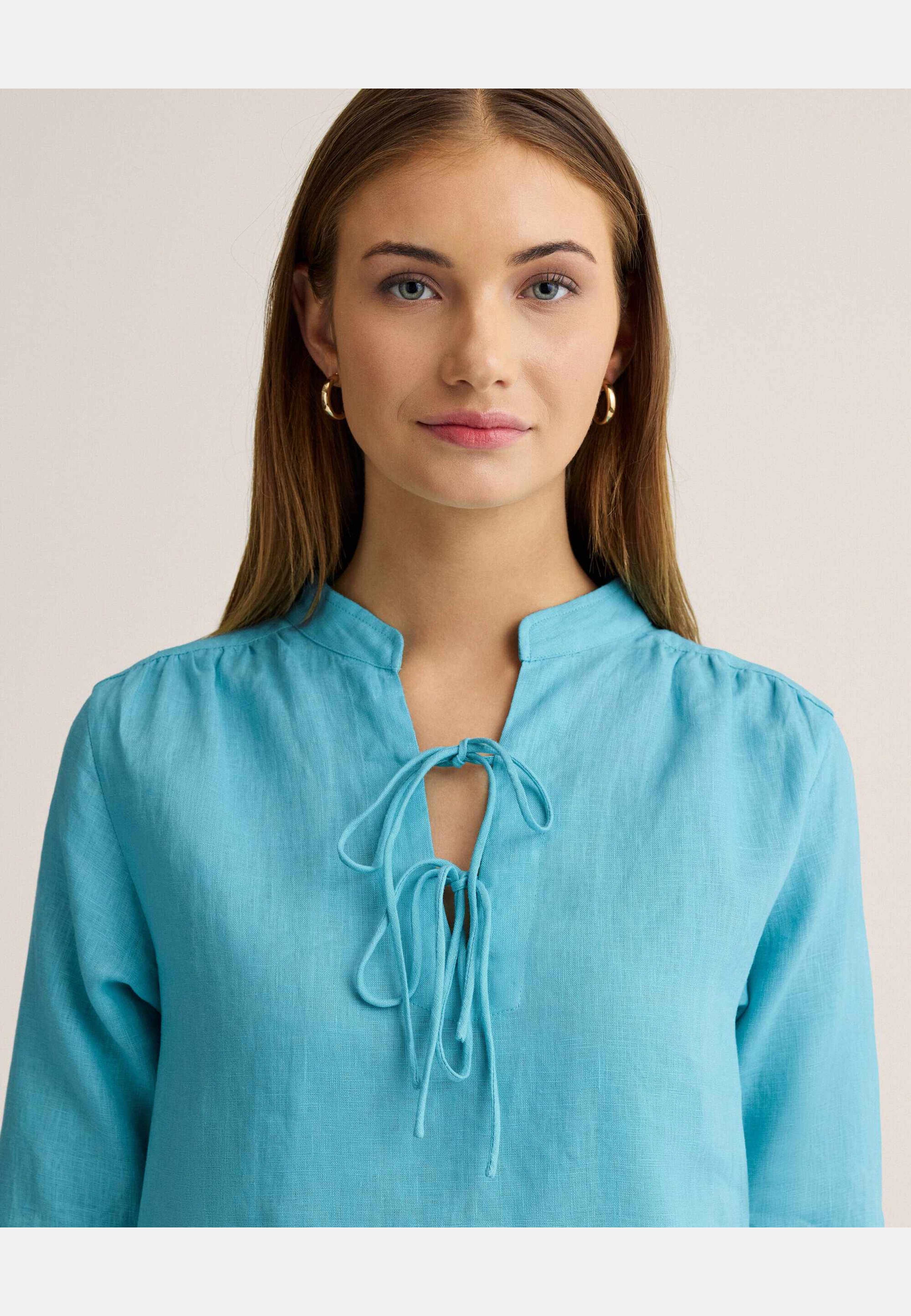 Thea Linen Dress, från Newhouse, i färgen turkos. Klicka för att öppna bilden i stort format