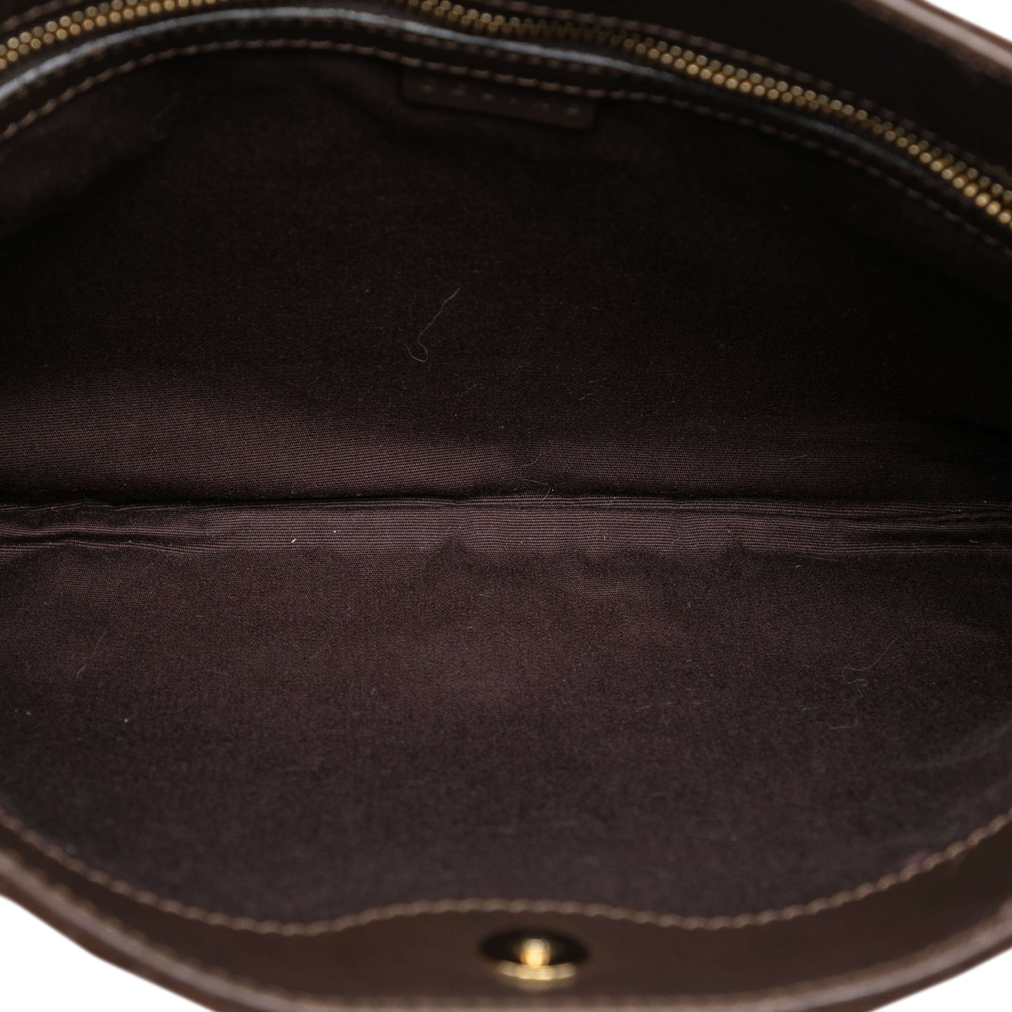 Celine C Macadam Suede Shoulder Bag, från Luxclusif, i färgen dark brown. Klicka för att öppna bilden i stort format