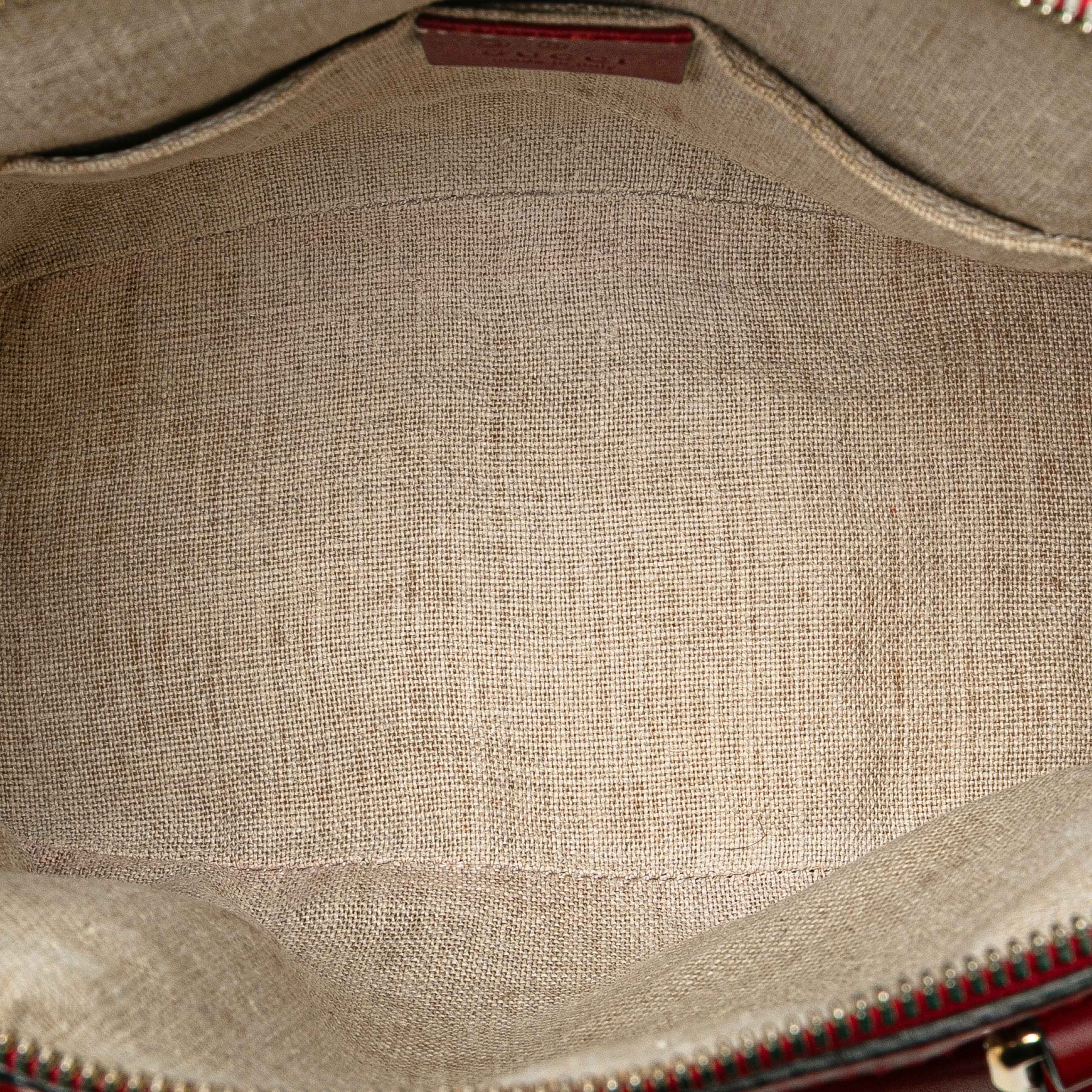 Gucci Mini Microguccissima Dome Satchel, från Luxclusif, i färgen red. Klicka för att öppna bilden i stort format