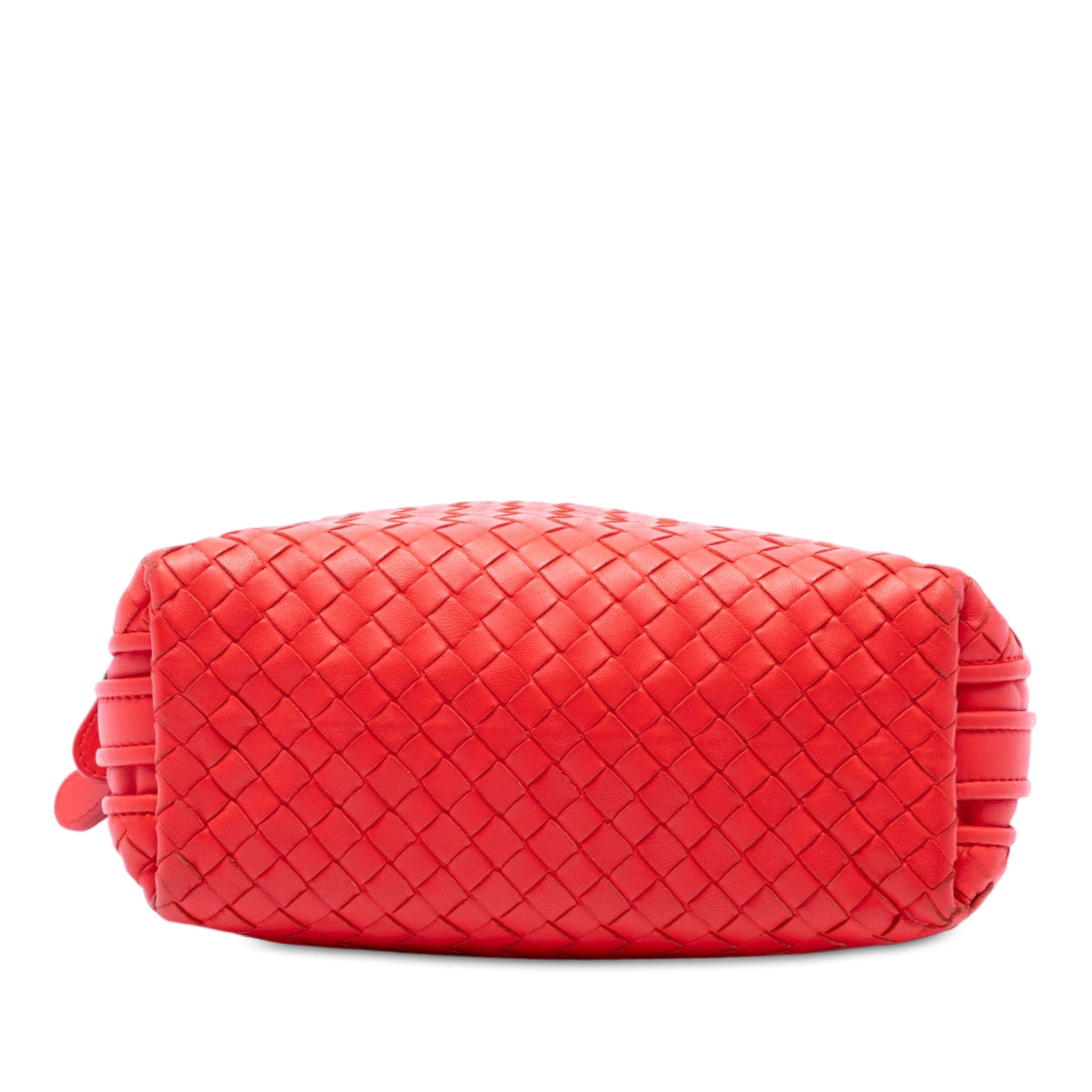 Bottega Veneta Nappa Intrecciato Nodini Crossbody, från Luxclusif, i färgen röd. Klicka för att öppna bilden i stort format