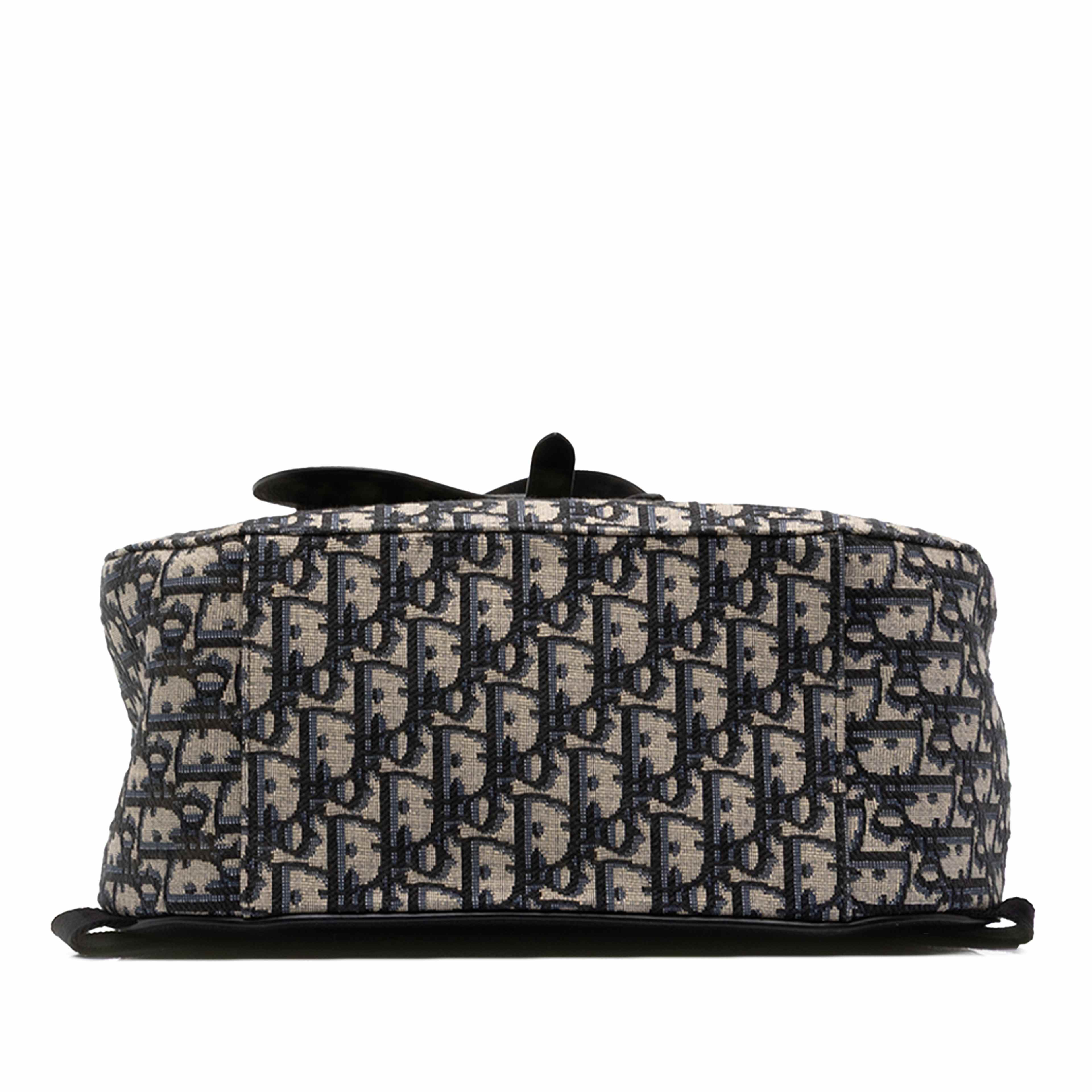 Dior Oblique Canvas Saddle Backpack, från Luxclusif, i färgen blå. Klicka för att öppna bilden i stort format
