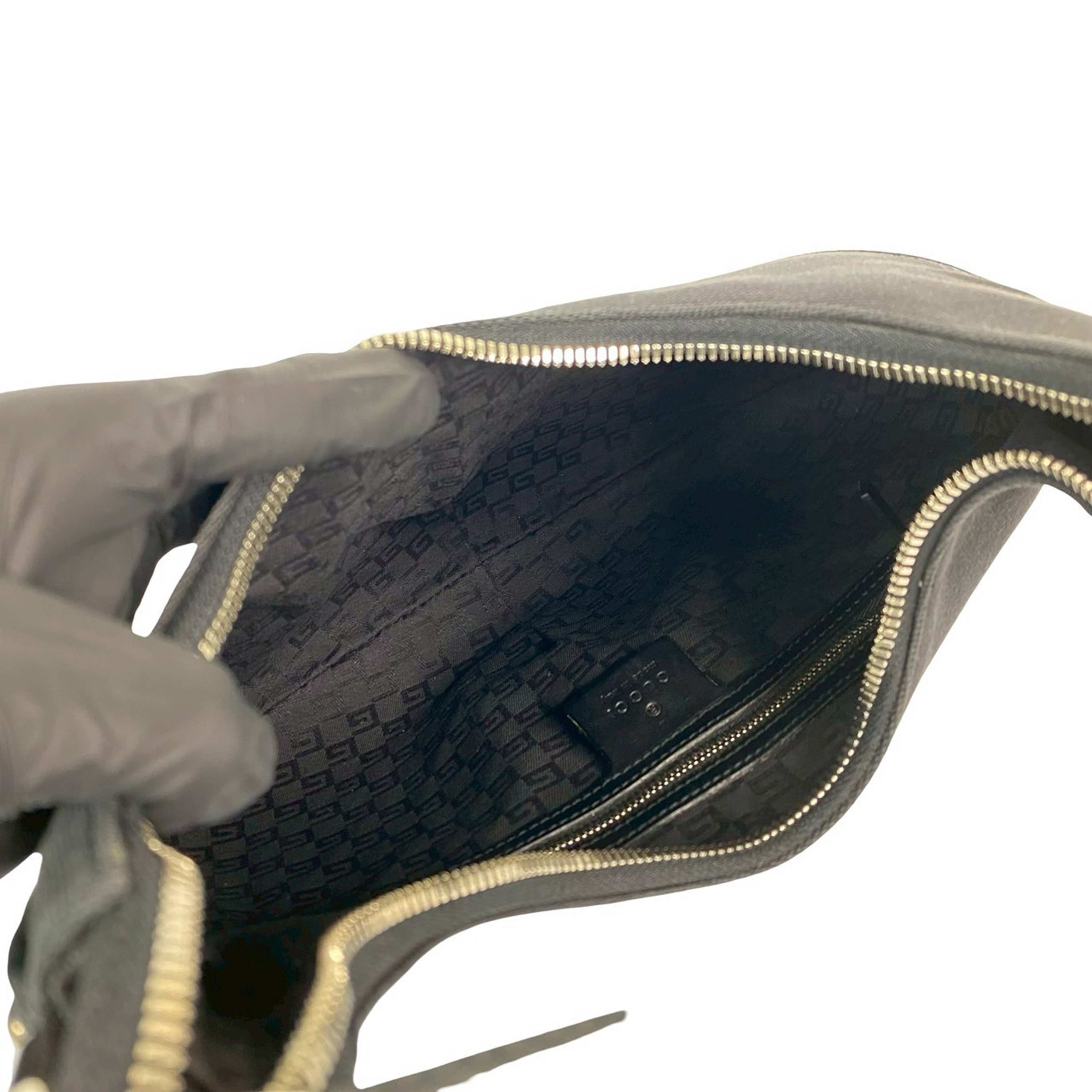 Gucci Canvas Reins Hobo, från Luxclusif, i färgen black. Klicka för att öppna bilden i stort format