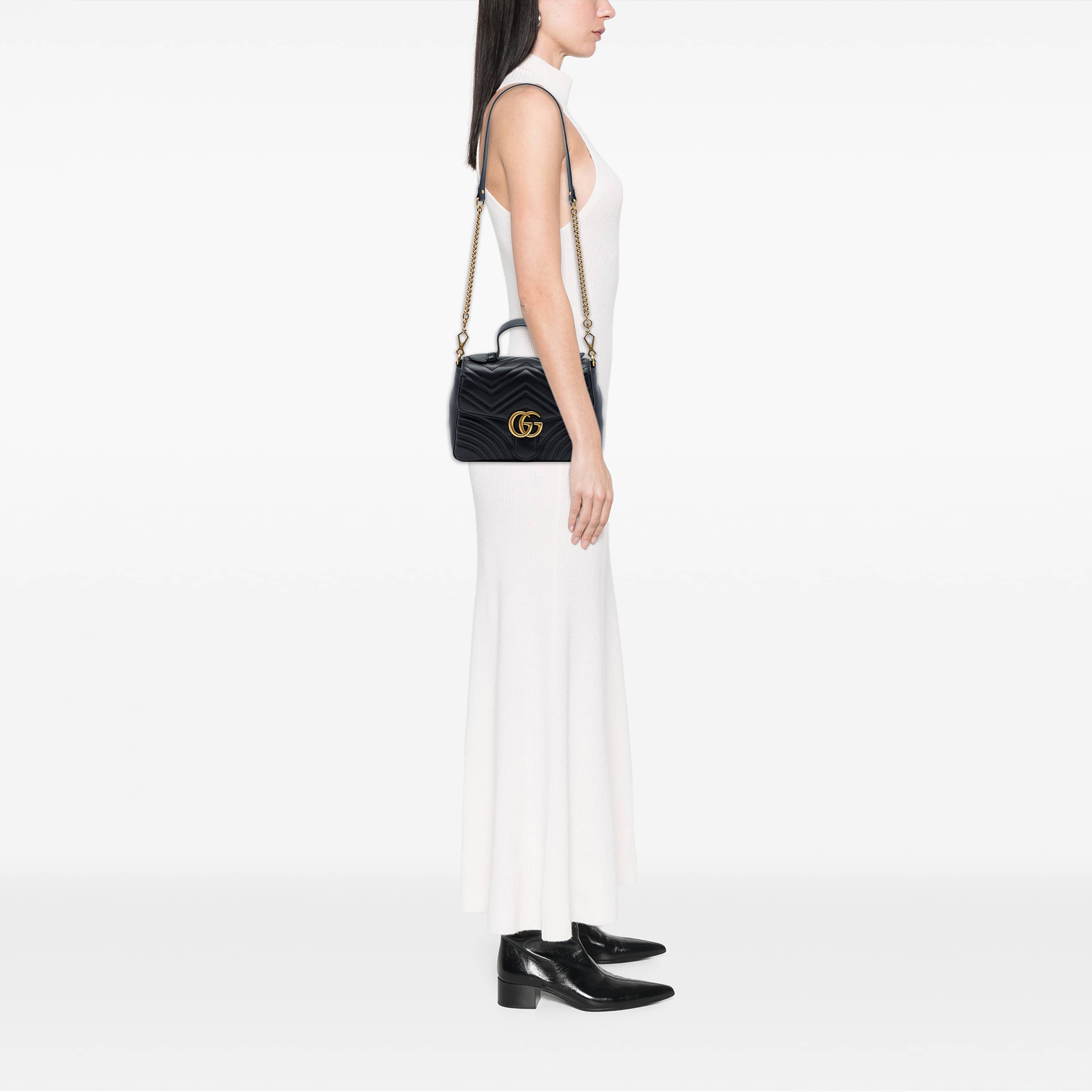Gucci Small Gg Marmont Matelasse Leather Torchon Top Handle Bag, från Luxclusif, i färgen svart. Klicka för att öppna bilden i stort format