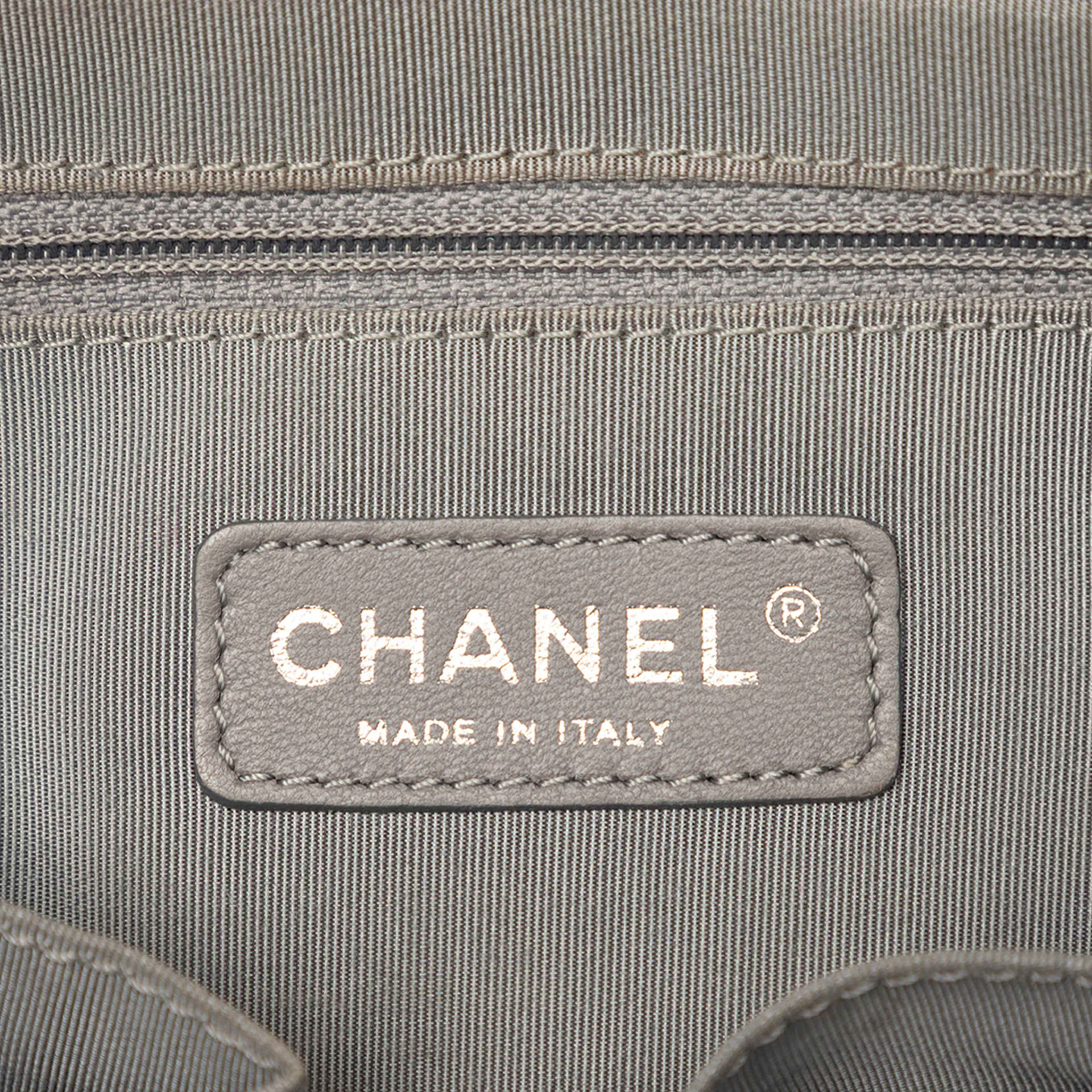 Chanel Paris Byzance Nylon Tweed On Stitch Tote, från Luxclusif, i färgen gray. Klicka för att öppna bilden i stort format
