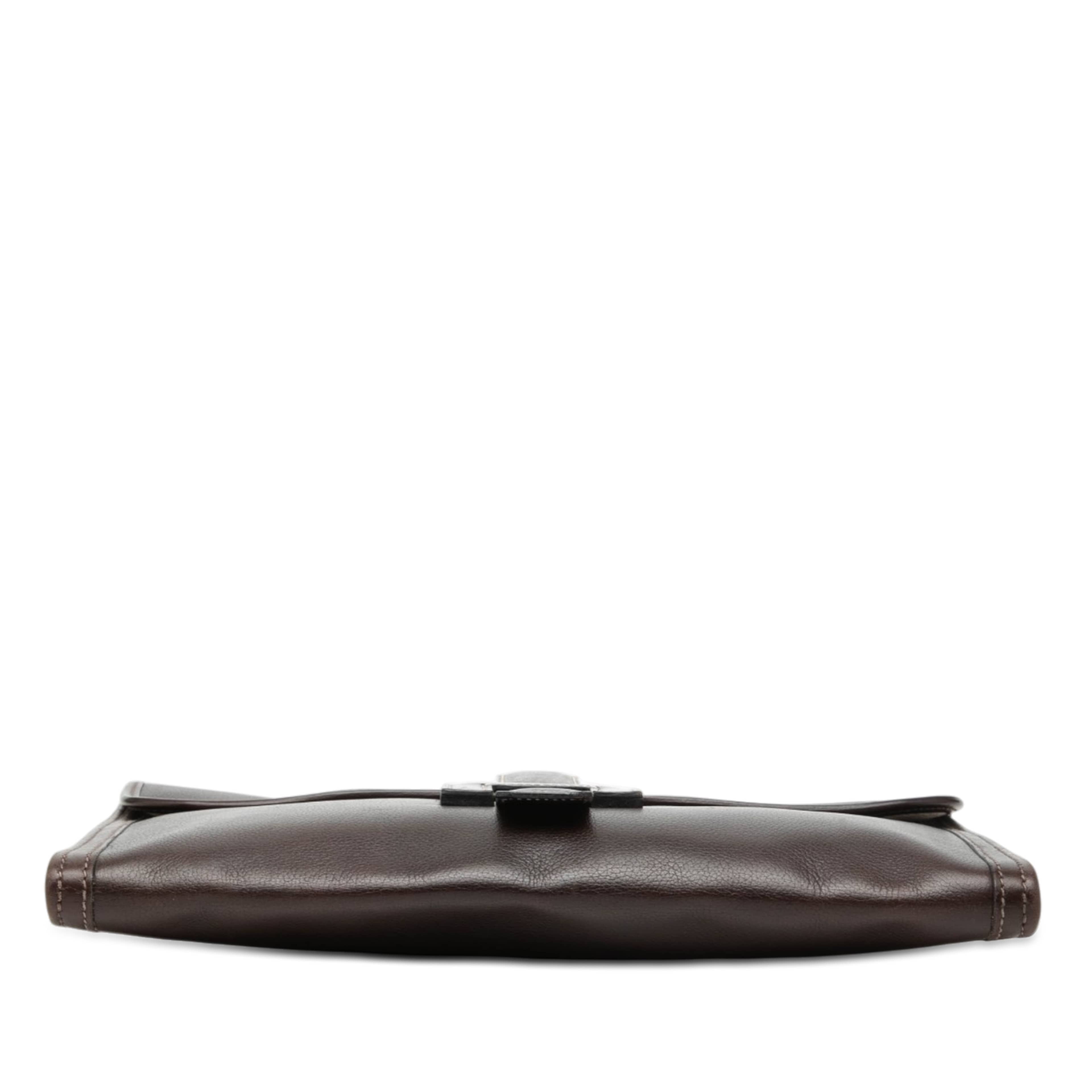 Hermès Evergrain Jige Clutch Pm, från Luxclusif, i färgen dark brown. Klicka för att öppna bilden i stort format