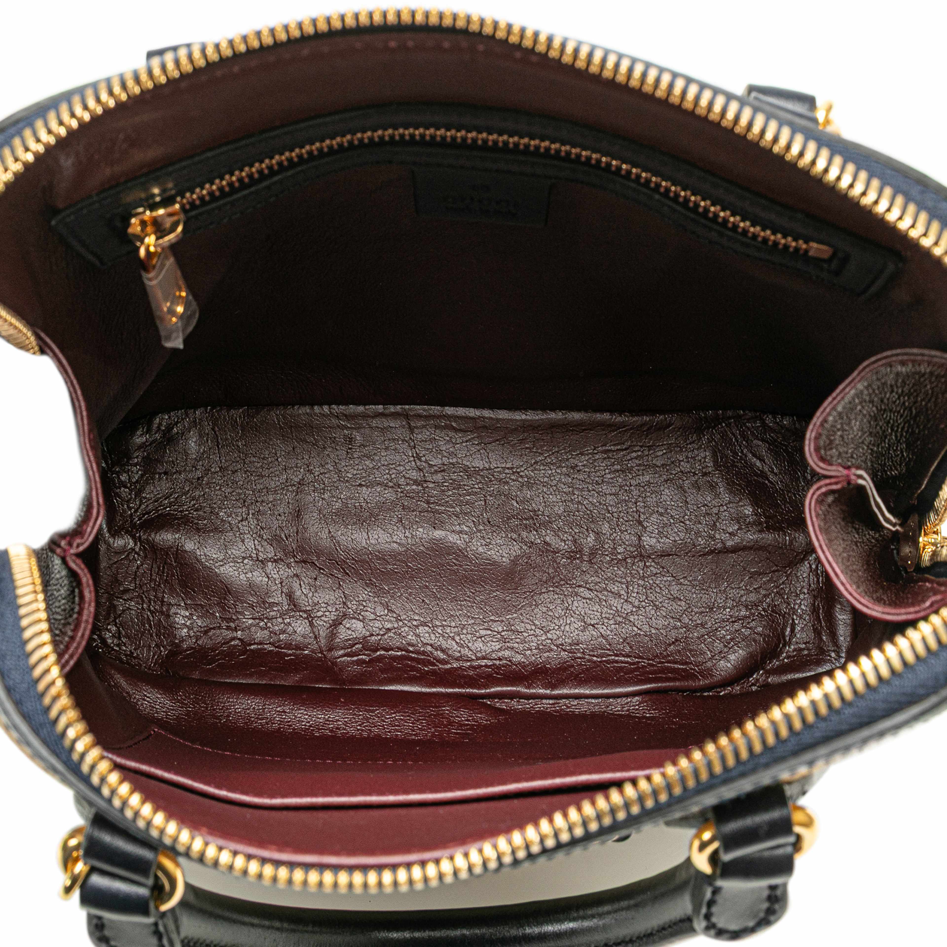 Gucci Small Canvas Horsebit 1955 Satchel, från Luxclusif, i färgen beige.