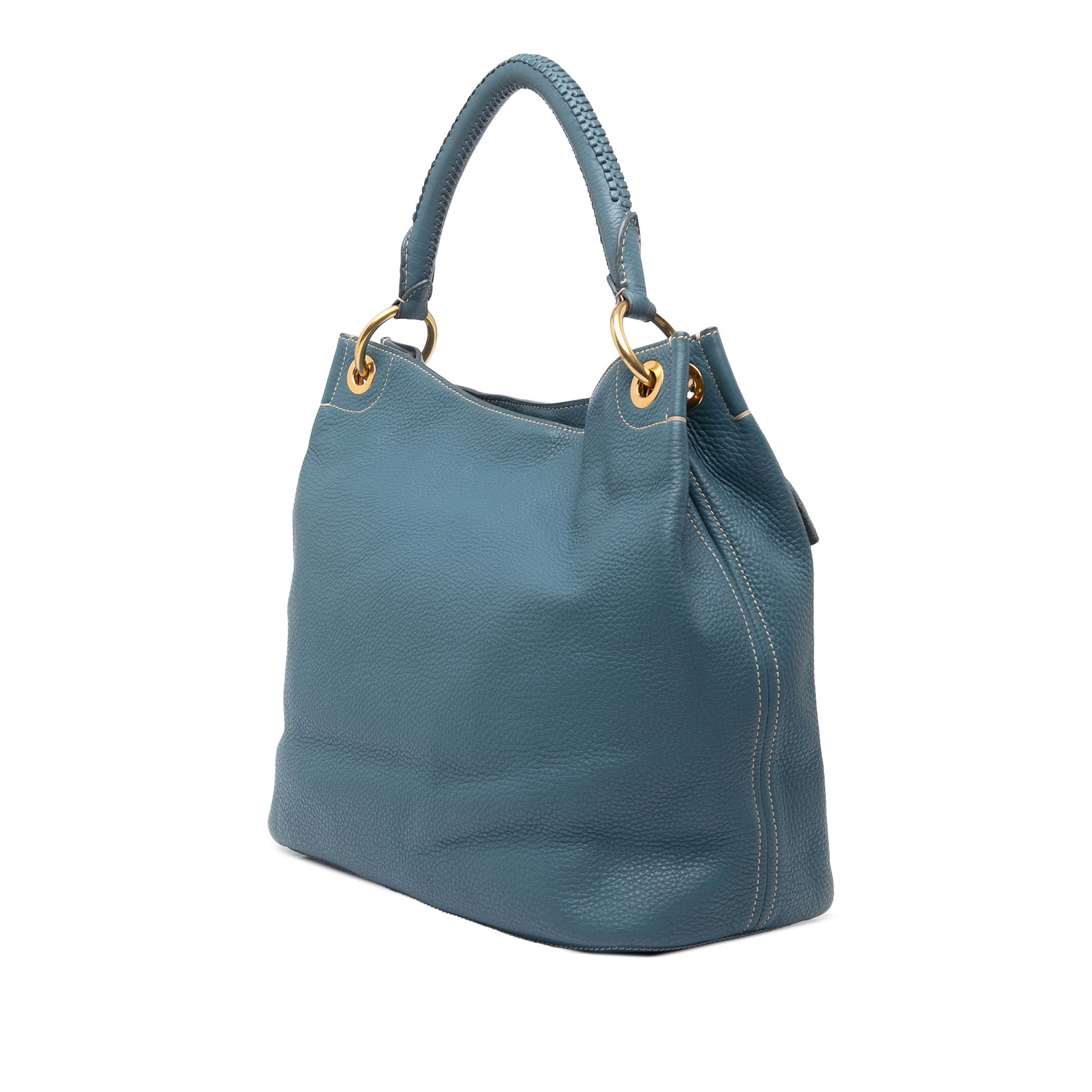 Prada Vitello Daino Hobo, från Luxclusif, i färgen blue. Klicka för att öppna bilden i stort format