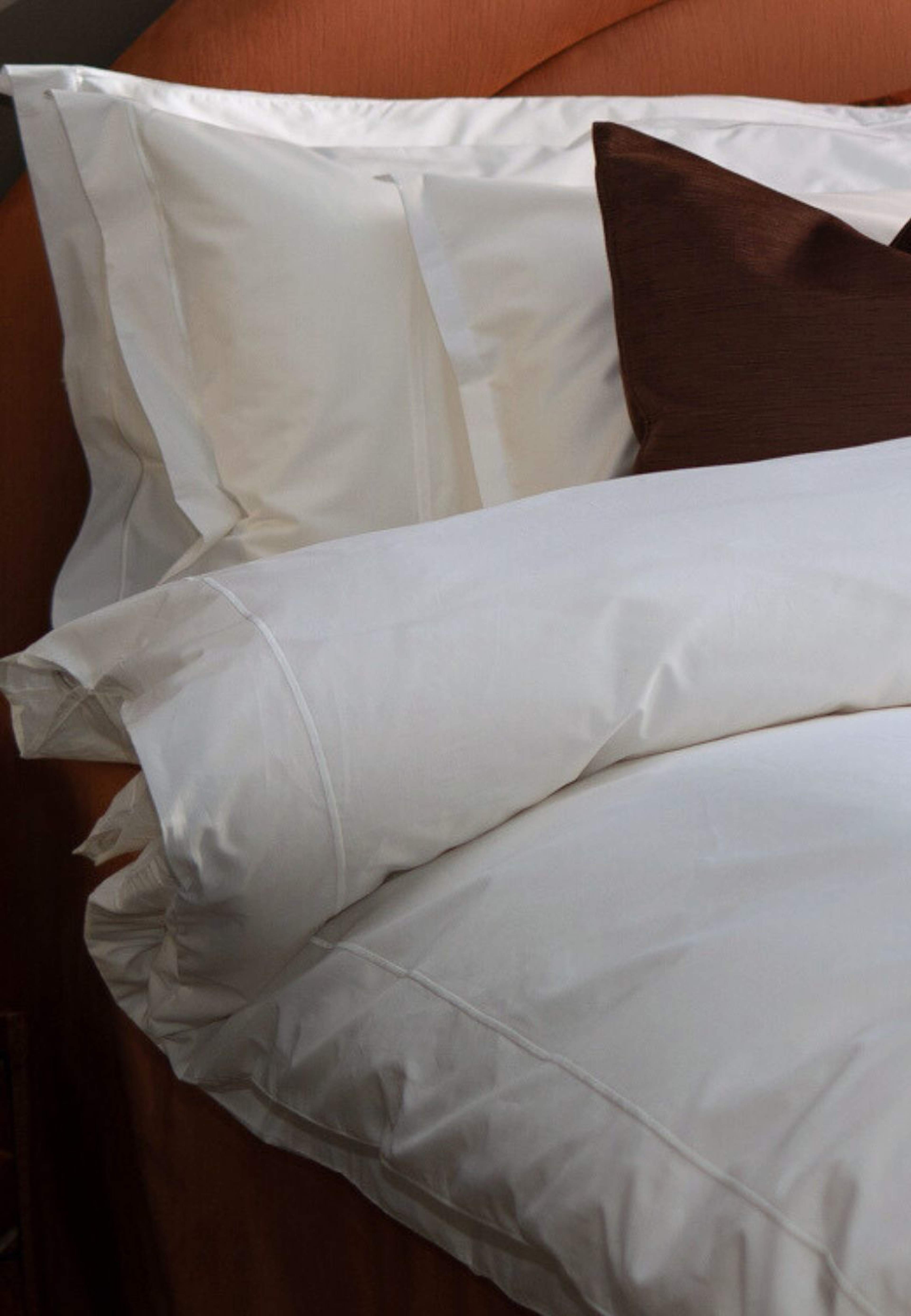 Ralph - Bäddset 230x220, från Home of ESS, i färgen white. Klicka för att öppna bilden i stort format