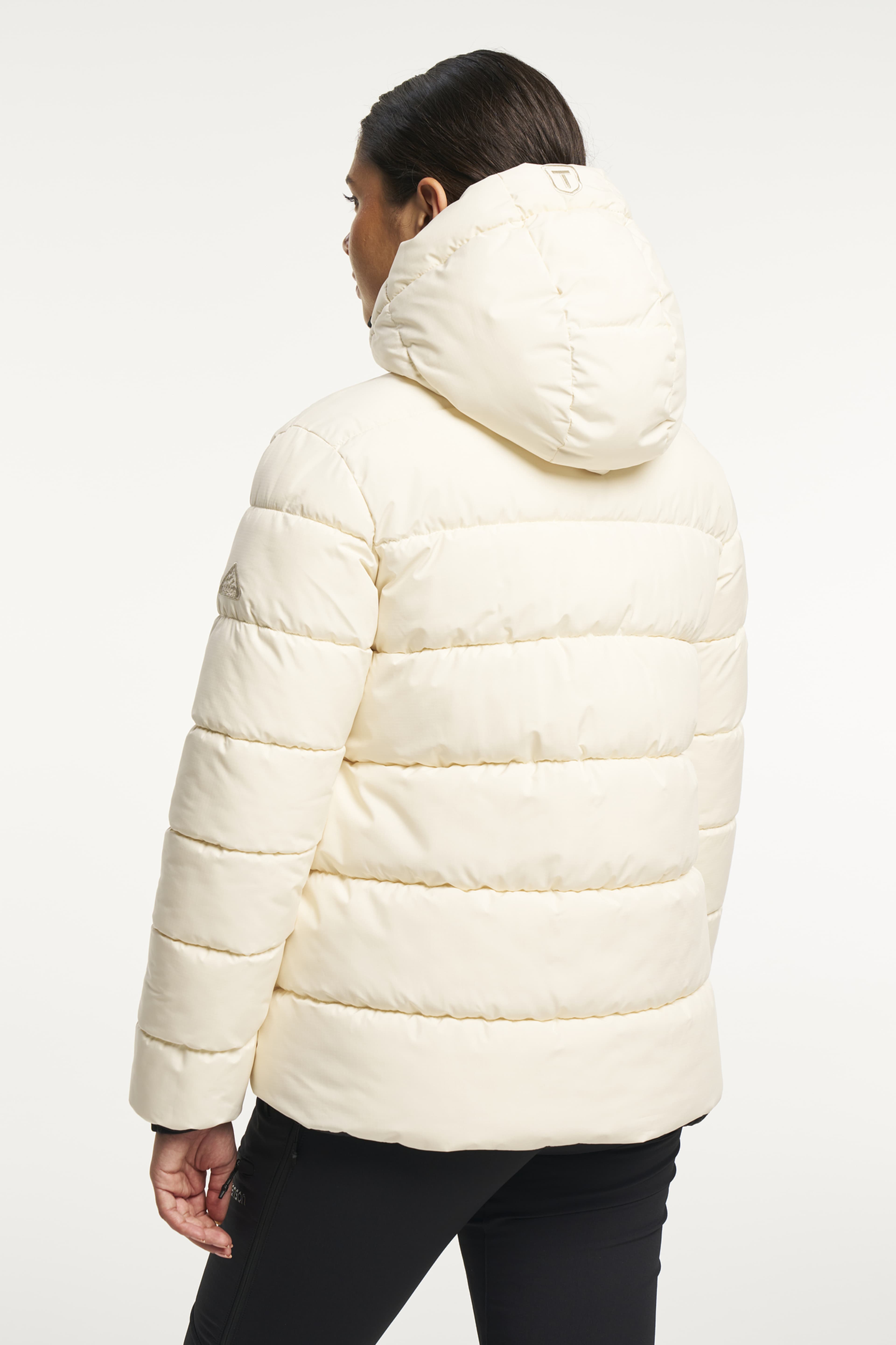 Colby Puffer Jacket Women, från Tenson, i färgen krämvit. Klicka för att öppna bilden i stort format