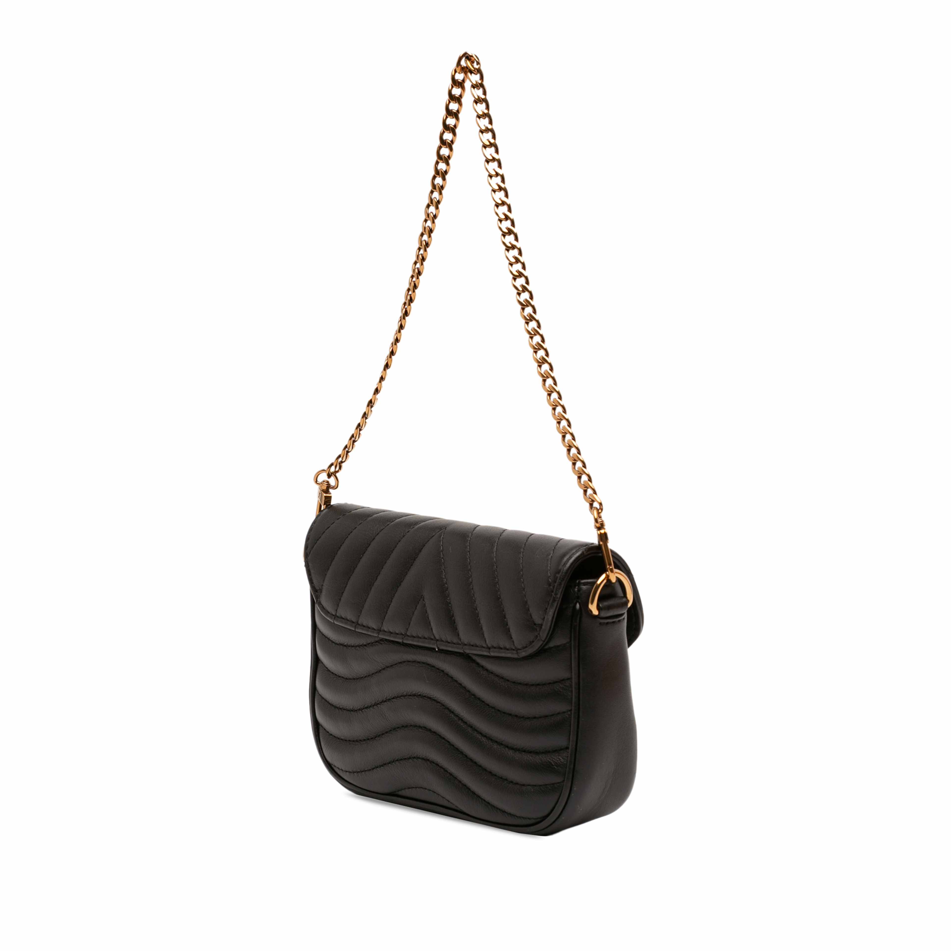 Louis Vuitton New Wave Multi Pochette, från Luxclusif, i färgen svart. Klicka för att öppna bilden i stort format