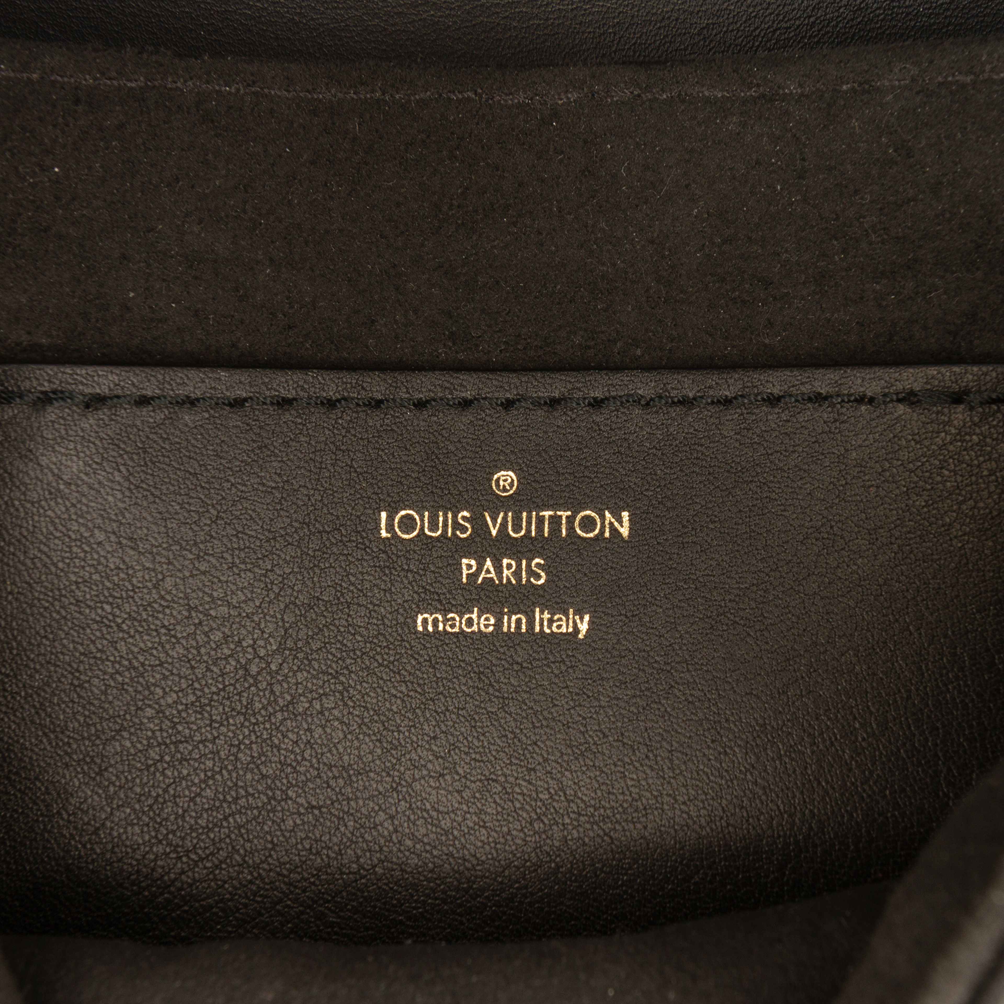 Louis Vuitton New Wave Multi Pochette, från Luxclusif, i färgen black. Klicka för att öppna bilden i stort format