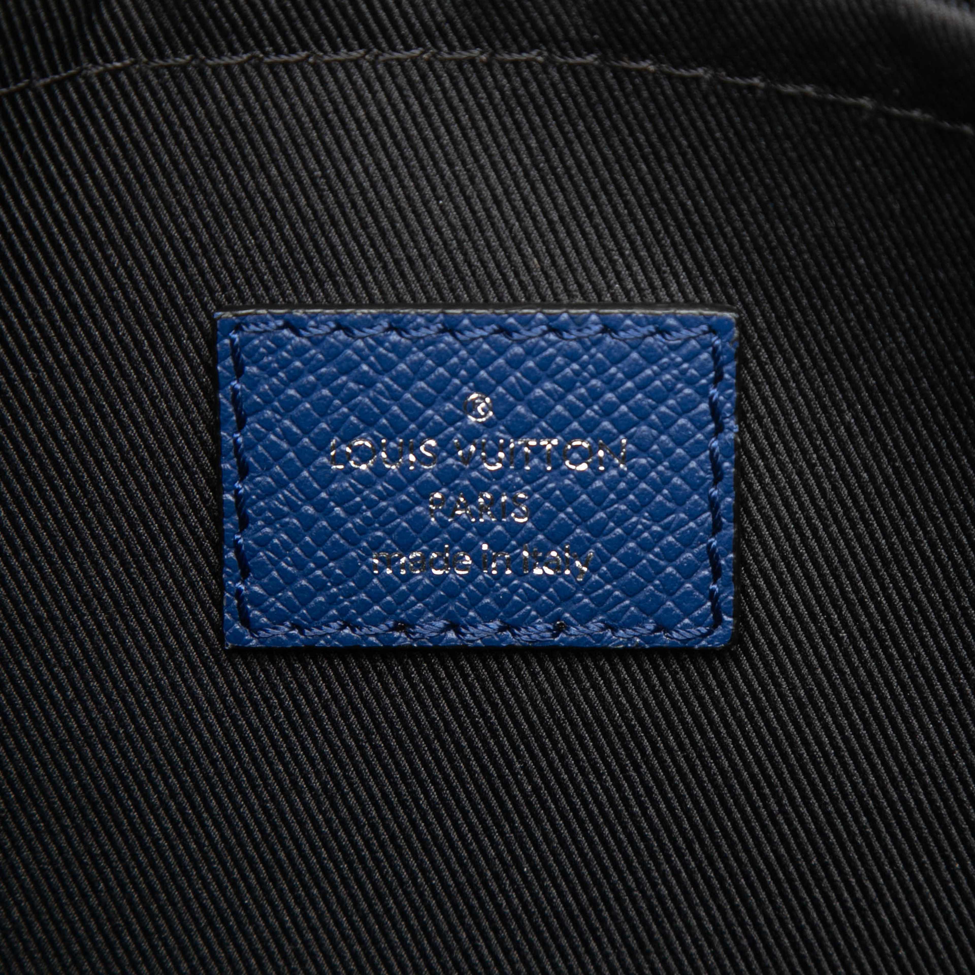 Louis Vuitton Monogram Taigarama Outdoor Messenger, från Luxclusif, i färgen dark blue. Klicka för att öppna bilden i stort format