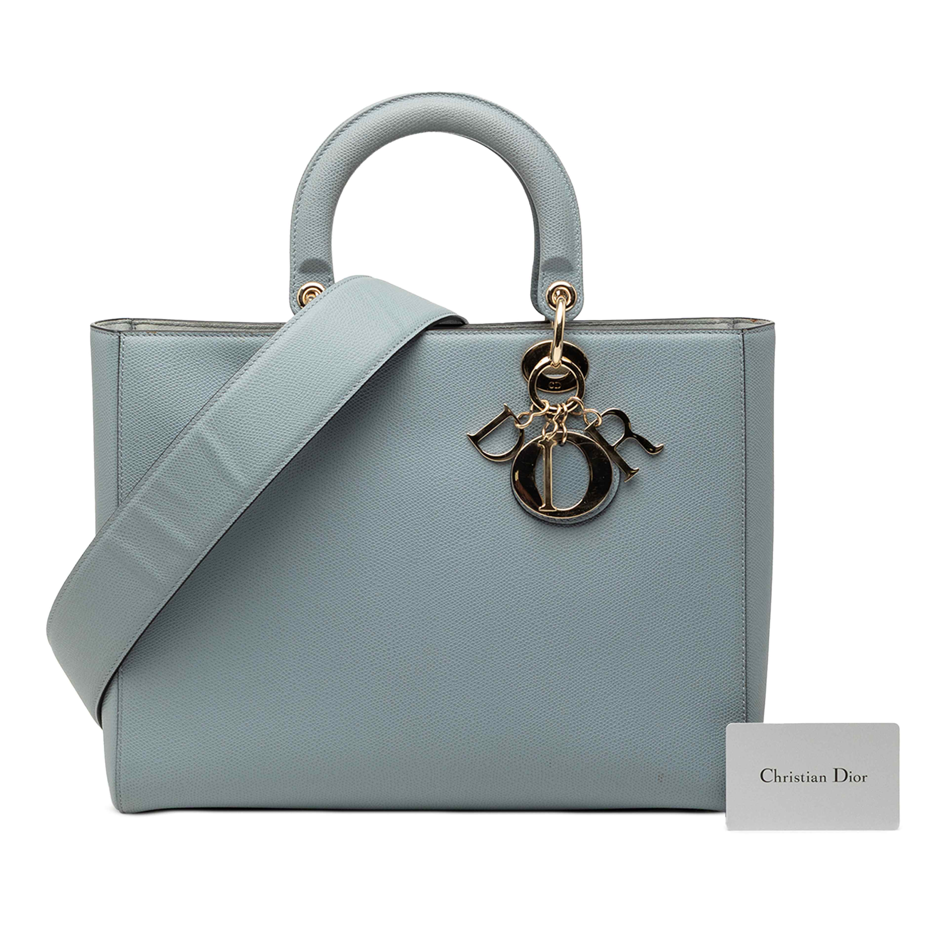 Dior Large Grained Calfskin Lady Dior, från Luxclusif, i färgen blå. Klicka för att öppna bilden i stort format
