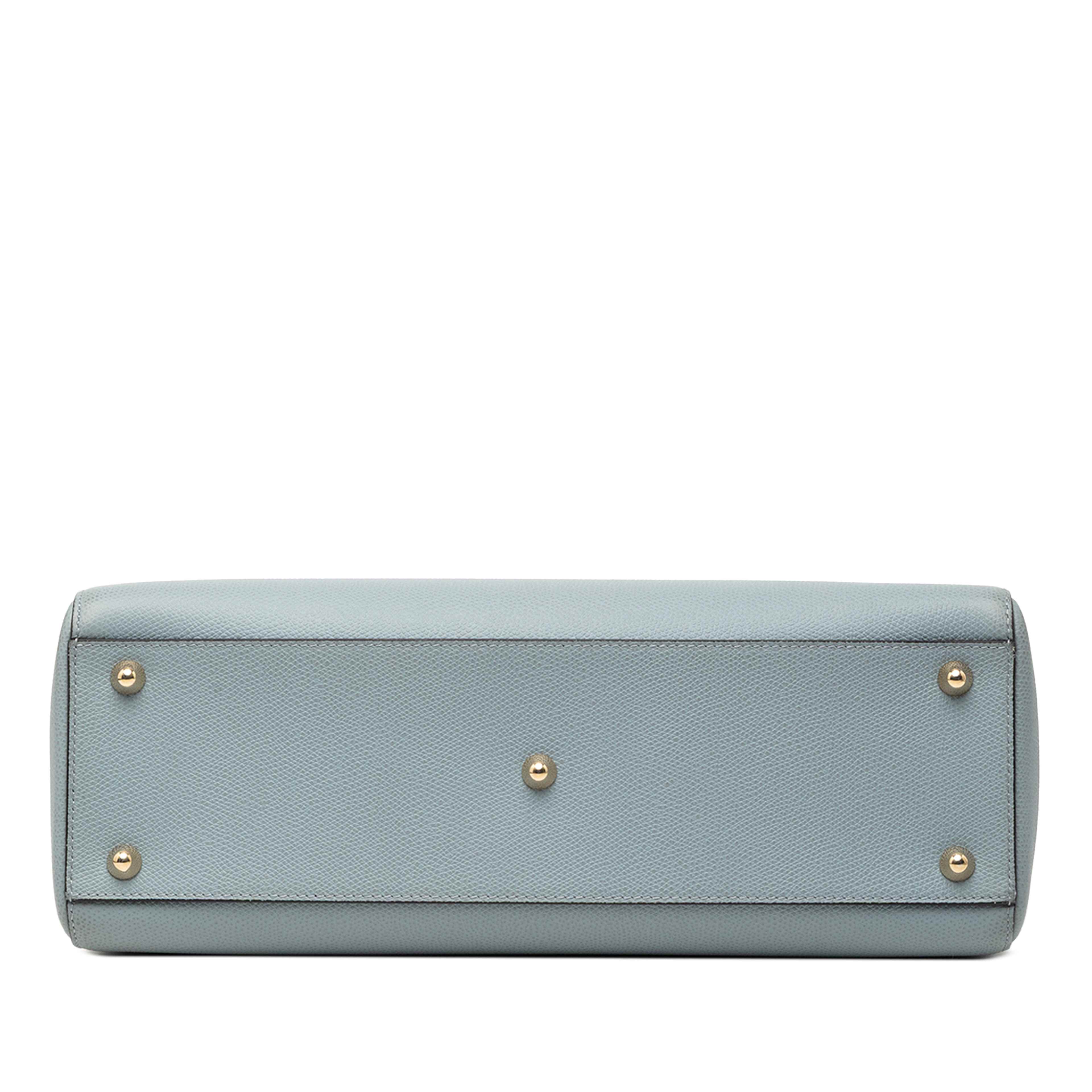 Dior Large Grained Calfskin Lady Dior, från Luxclusif, i färgen blå. Klicka för att öppna bilden i stort format