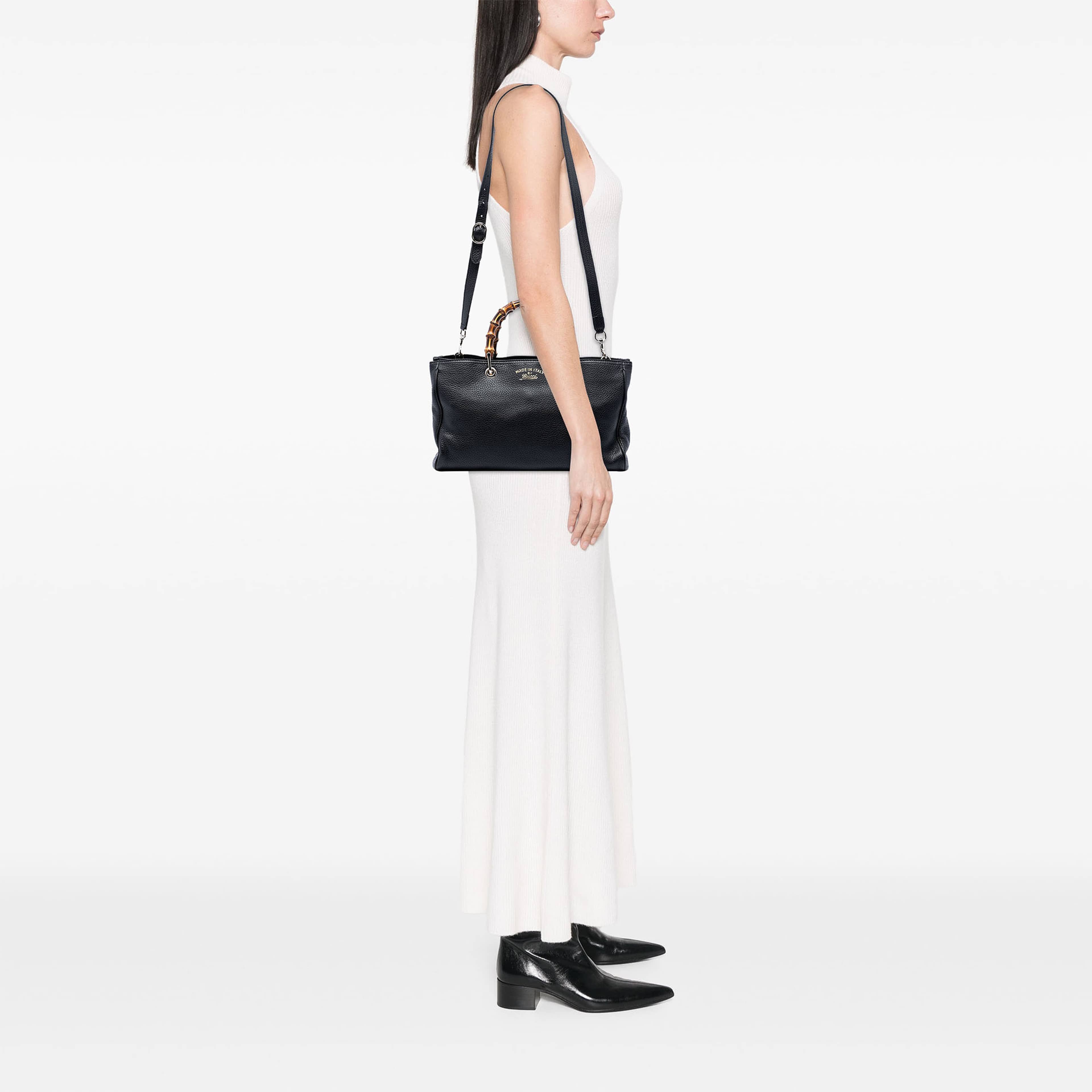 Gucci Medium Calfskin Bamboo Shopper Satchel, från Luxclusif, i färgen svart. Klicka för att öppna bilden i stort format