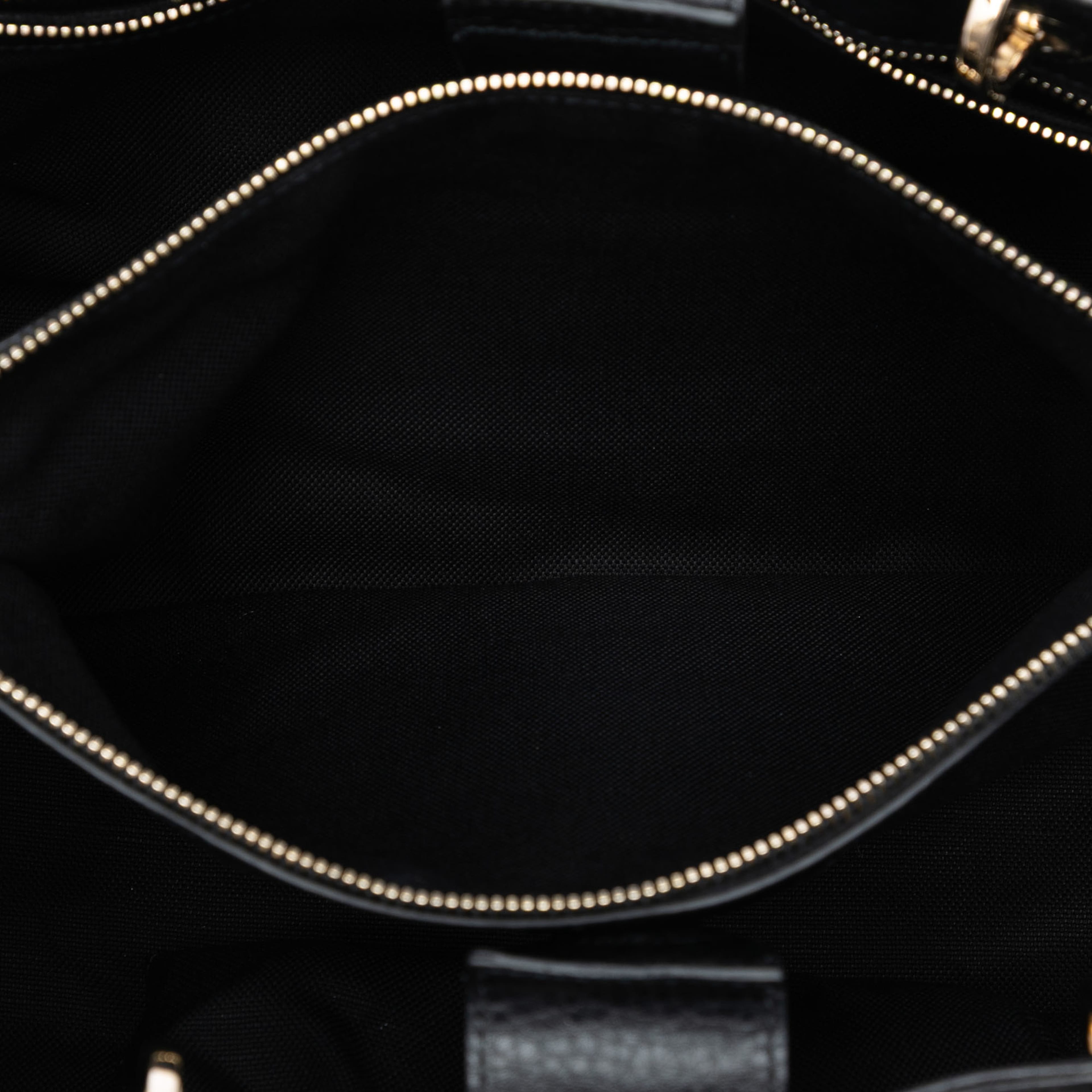 Gucci Medium Calfskin Bamboo Shopper Satchel, från Luxclusif, i färgen black. Klicka för att öppna bilden i stort format
