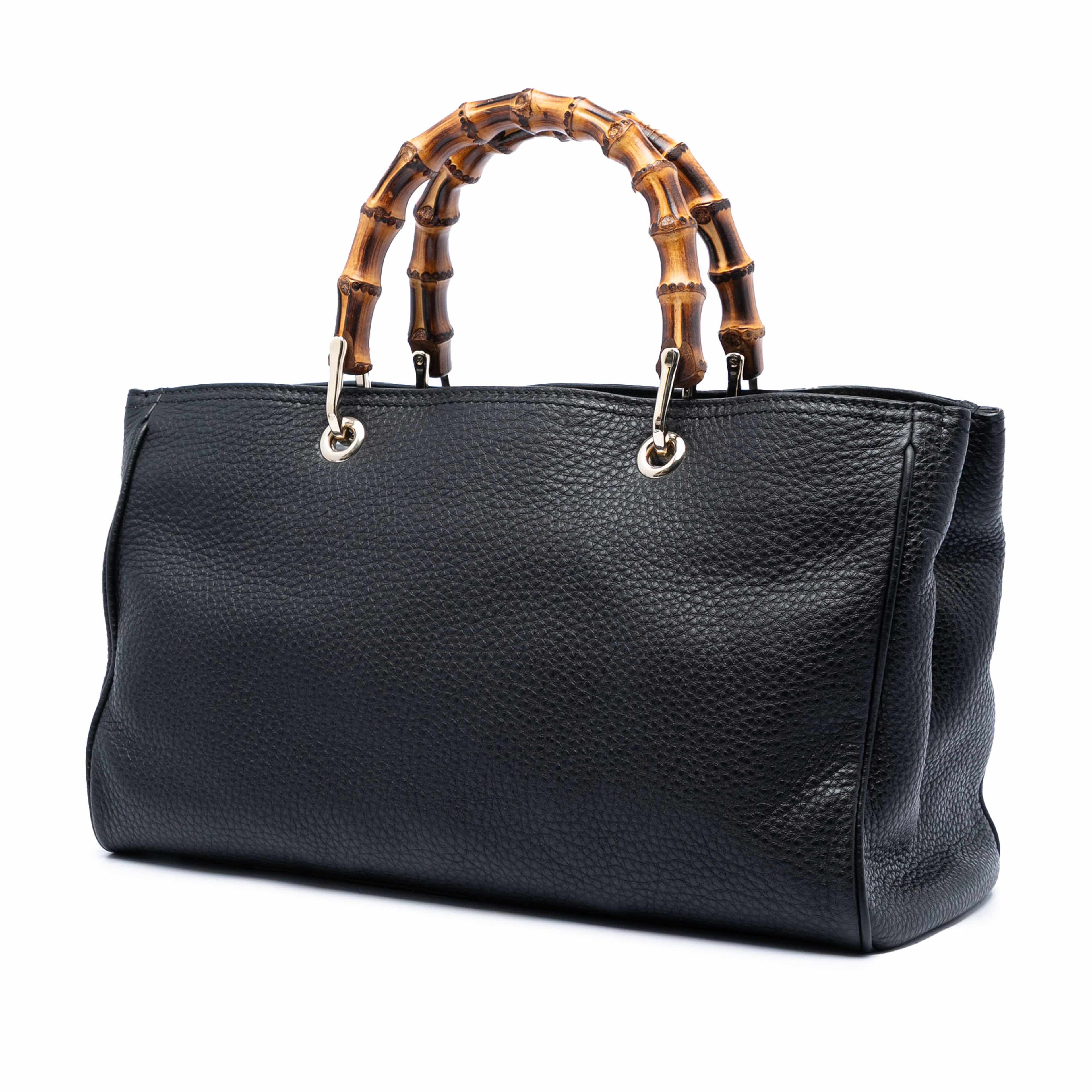 Gucci Medium Calfskin Bamboo Shopper Satchel, från Luxclusif, i färgen svart. Klicka för att öppna bilden i stort format