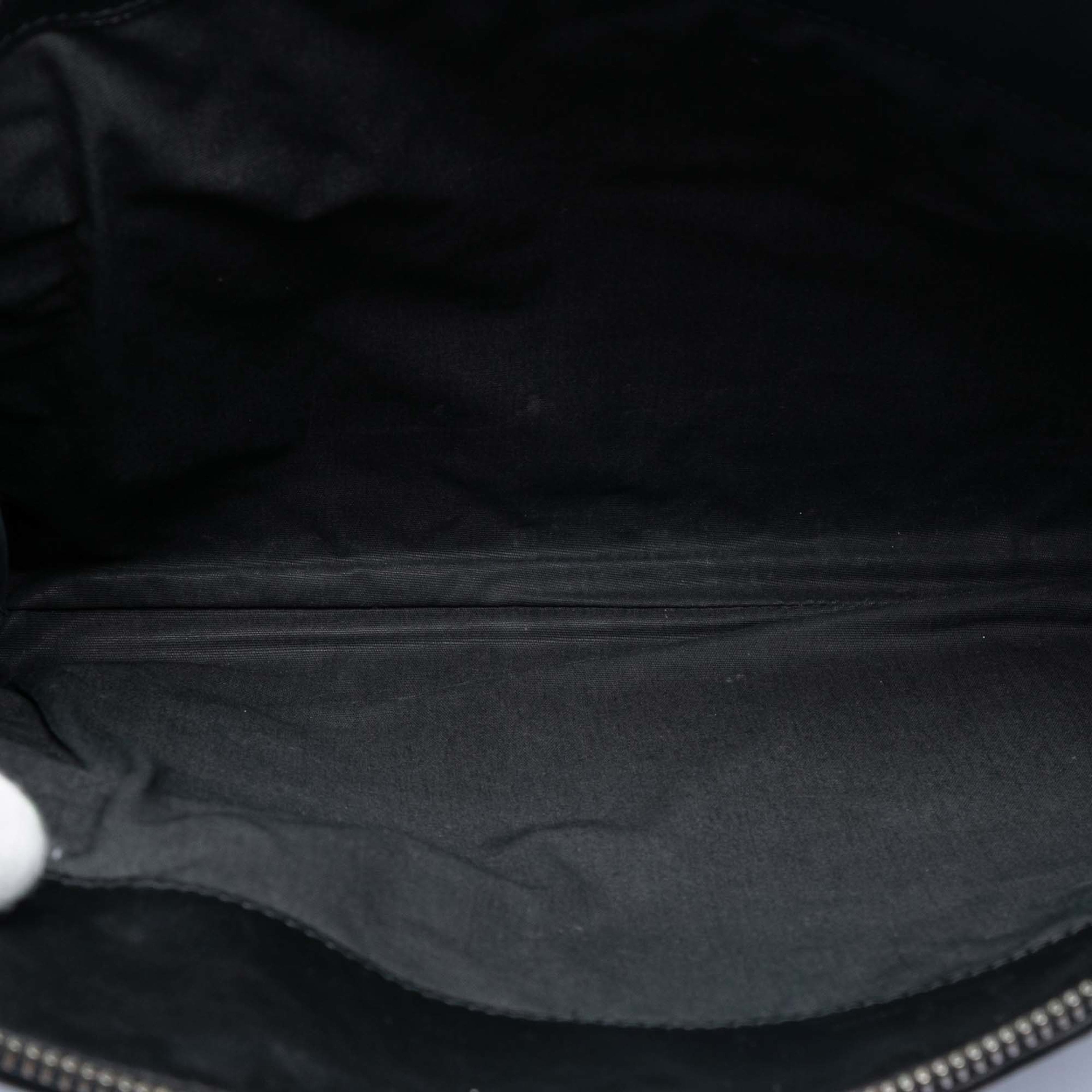 Bottega Veneta Leather Intrecciato Clutch, från Luxclusif, i färgen black. Klicka för att öppna bilden i stort format