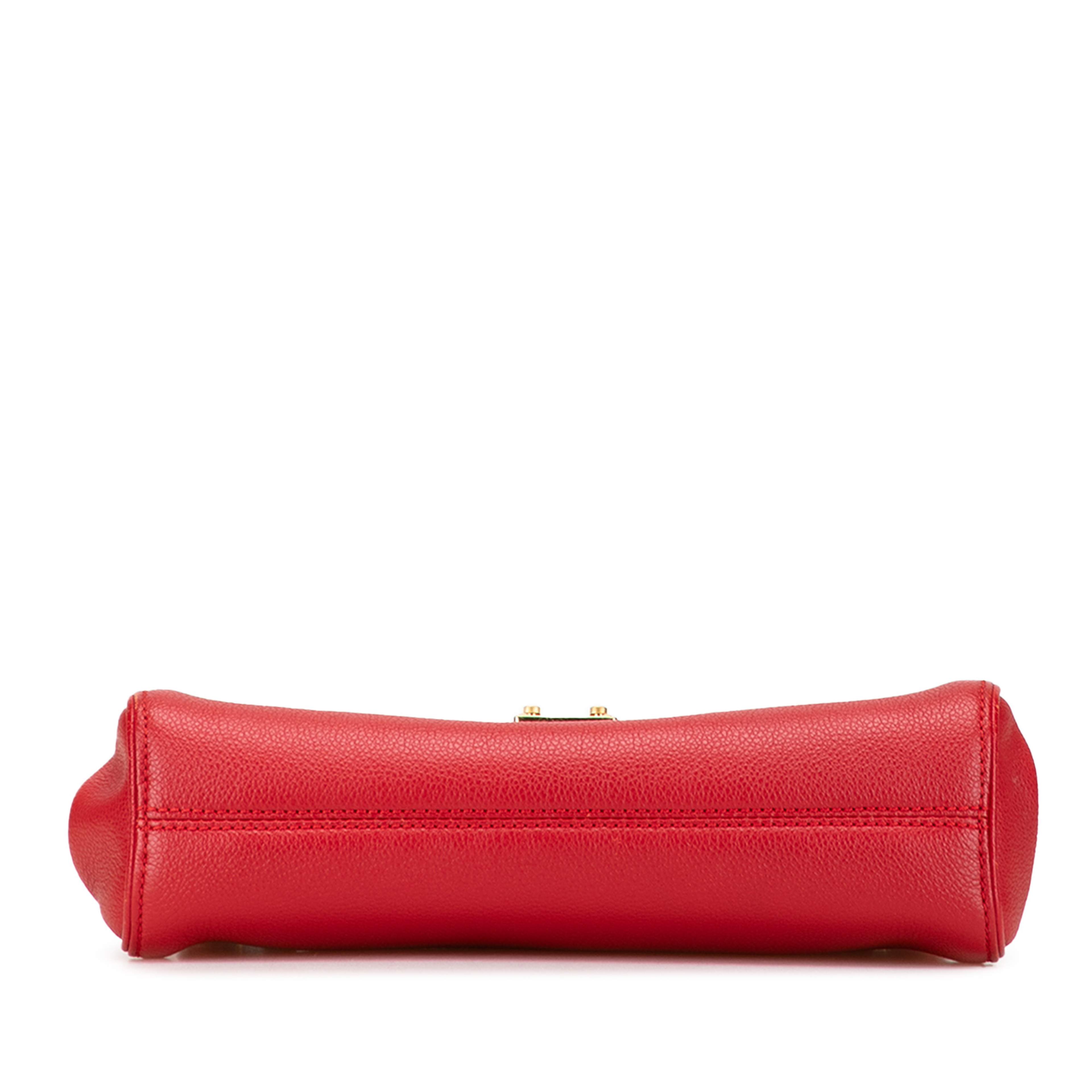 Louis Vuitton Monogram Empreinte Saint Germain Pm, från Luxclusif, i färgen red. Klicka för att öppna bilden i stort format