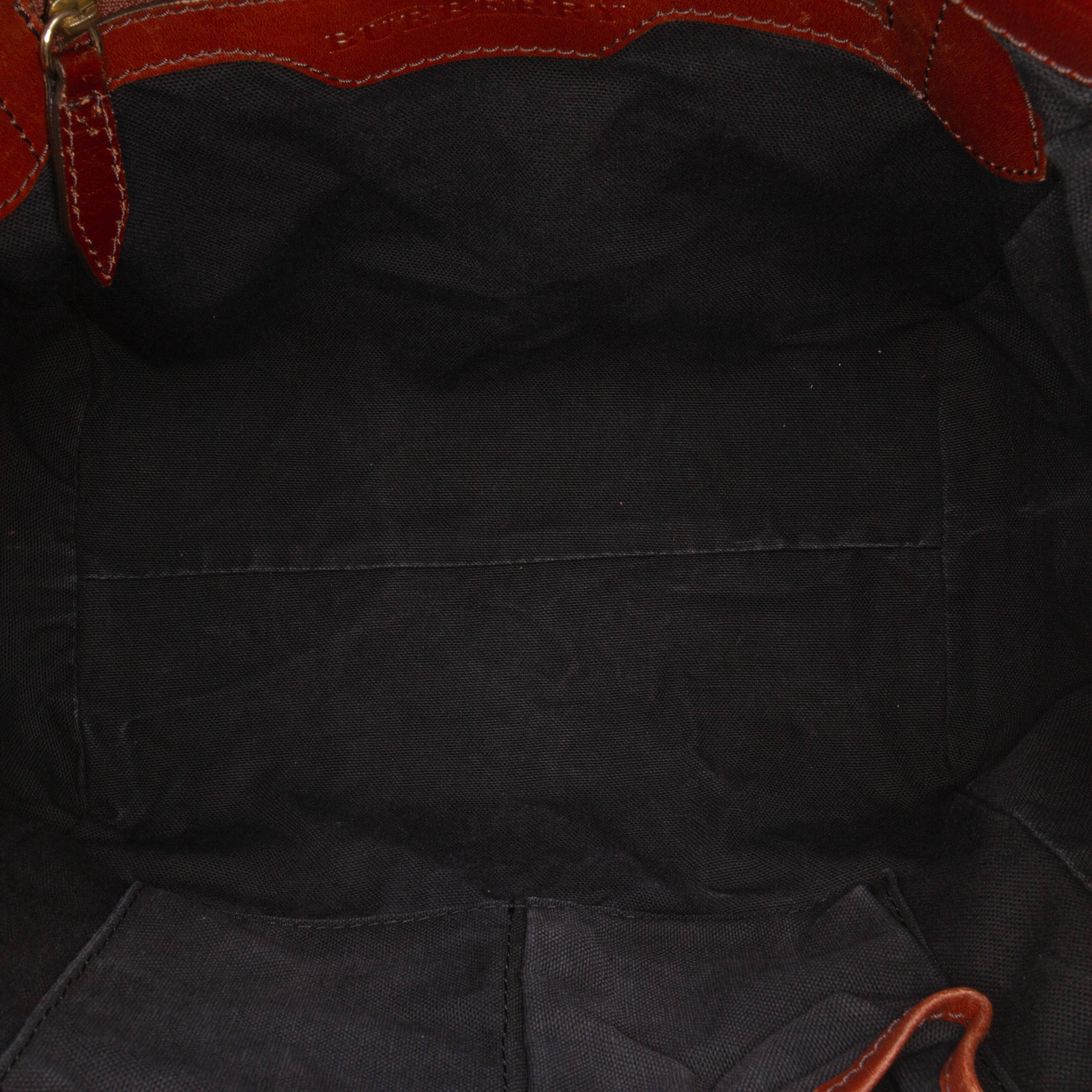 Burberry Small House Check Canvas Canterbury Tote, från Luxclusif, i färgen light brown. Klicka för att öppna bilden i stort format