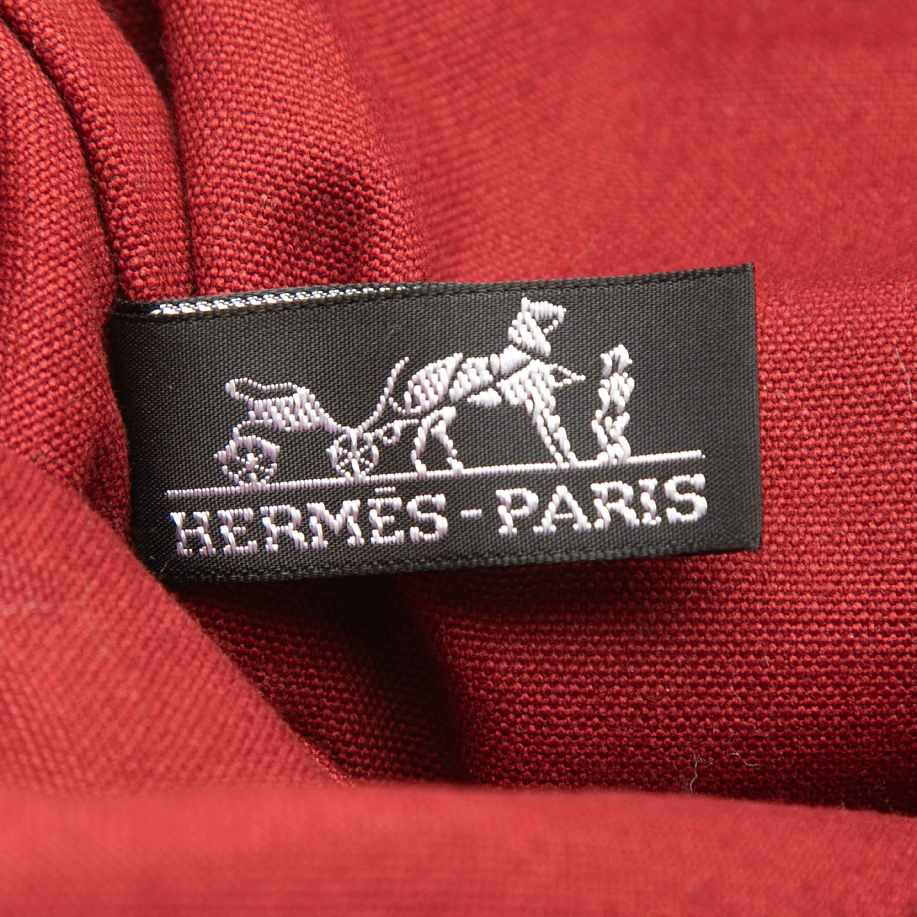 Hermès Canvas Fourre Tout Cabas, från Luxclusif, i färgen röd. Klicka för att öppna bilden i stort format