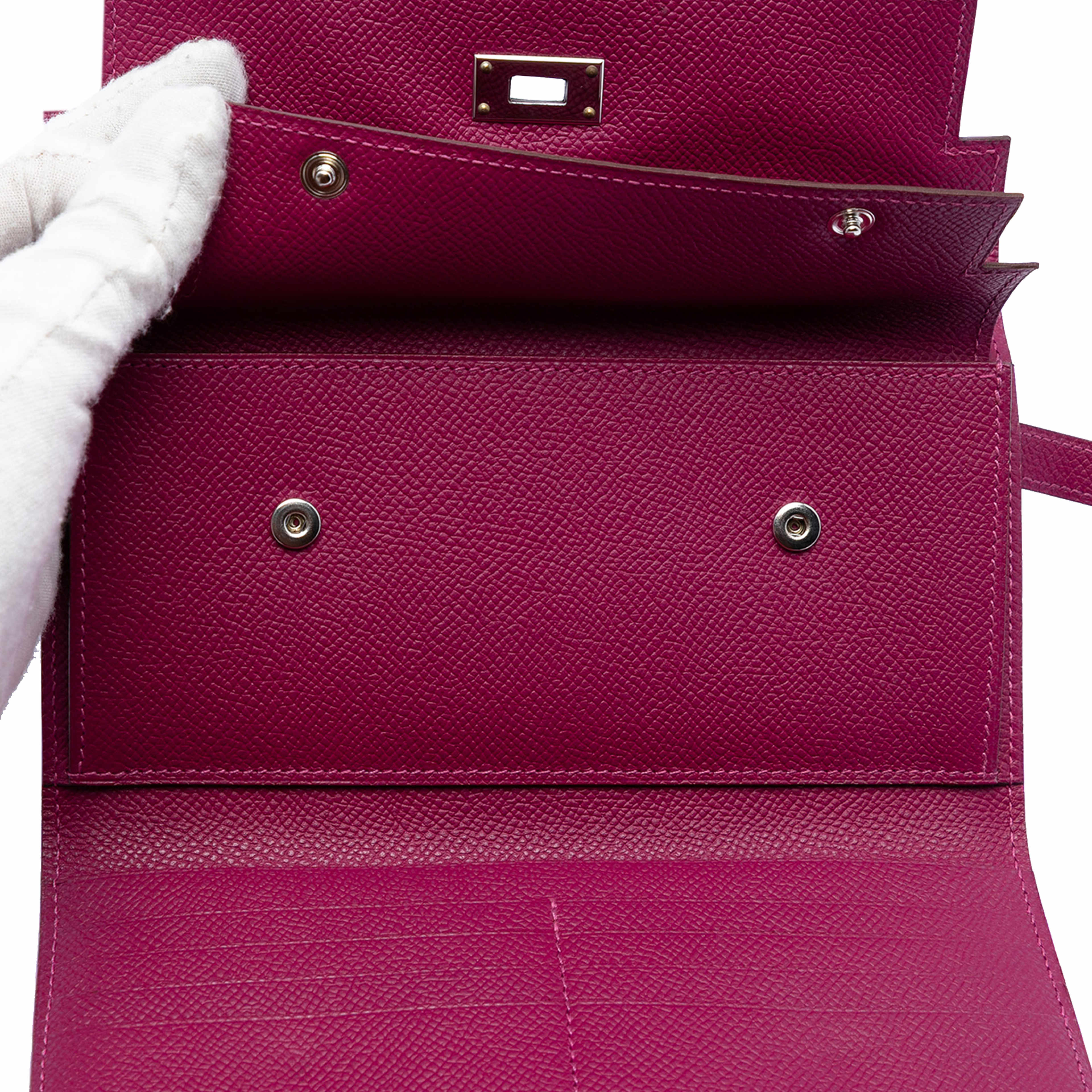 Hermès Epsom Kelly Longue Wallet, från Luxclusif, i färgen magenta. Klicka för att öppna bilden i stort format