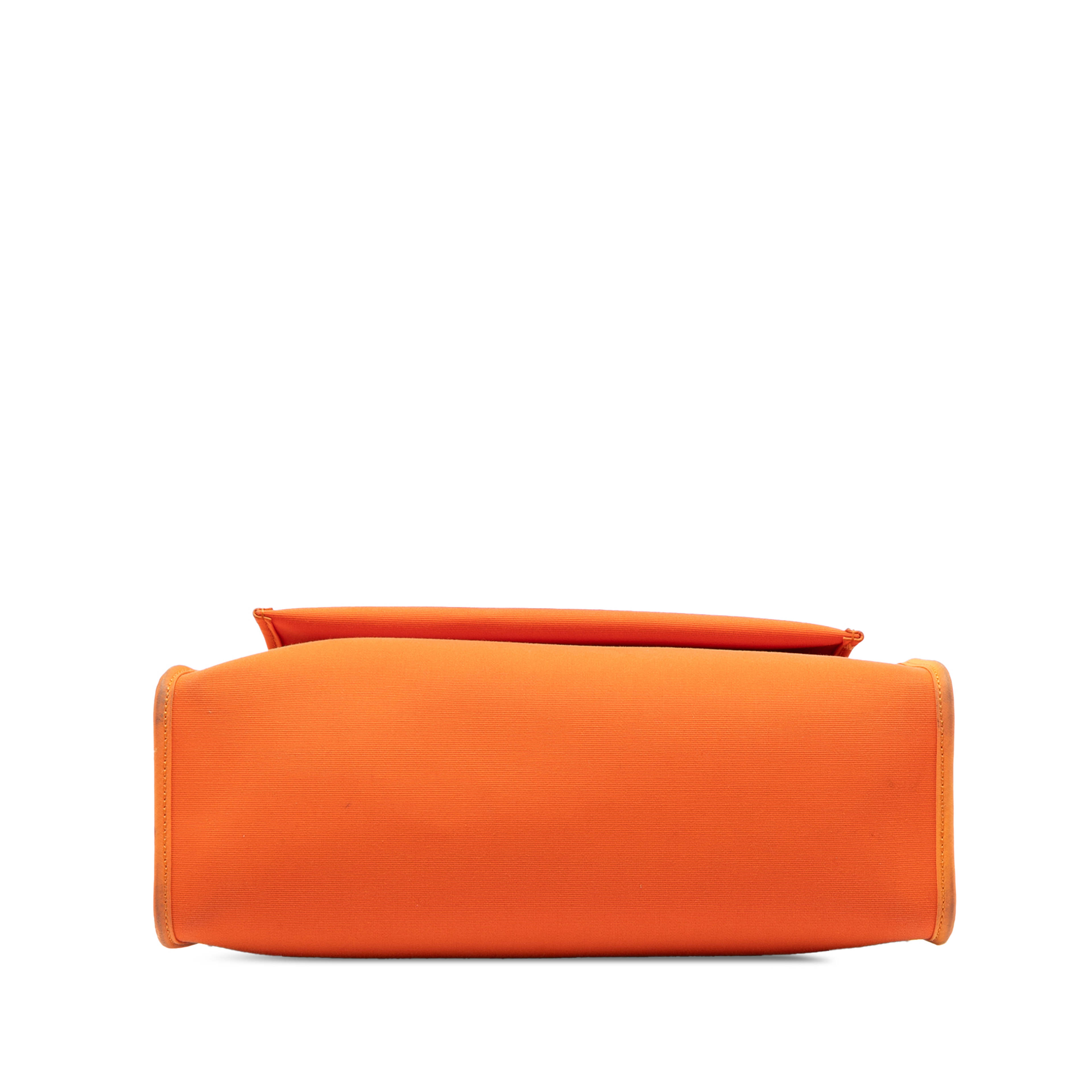 Hermès Toile Herbag Zip 31, från Luxclusif, i färgen orange. Klicka för att öppna bilden i stort format