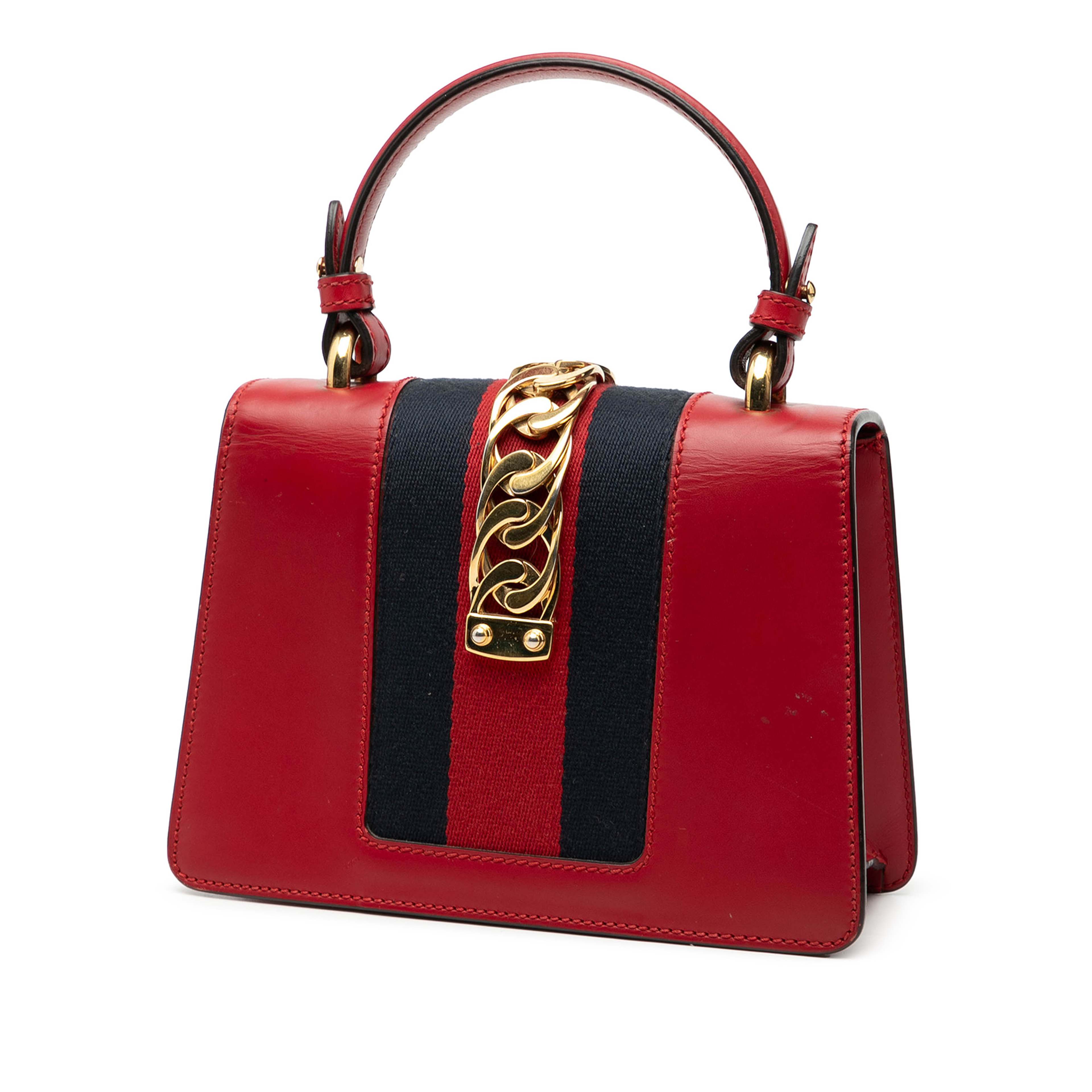 Gucci Mini Calfskin Sylvie Satchel, från Luxclusif, i färgen red. Klicka för att öppna bilden i stort format