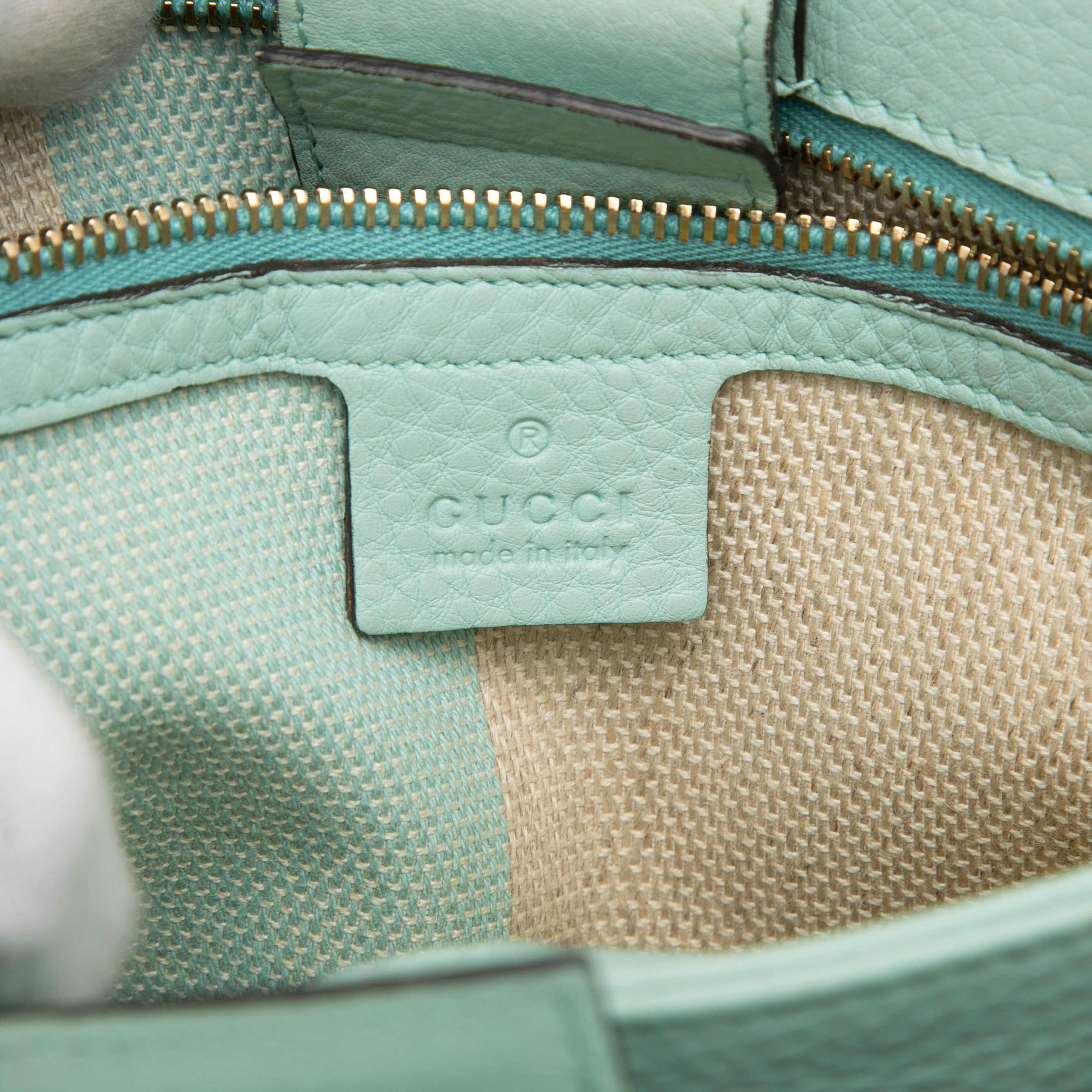 Gucci Small Raffia Bamboo Shopper Satchel, från Luxclusif, i färgen light beige. Klicka för att öppna bilden i stort format