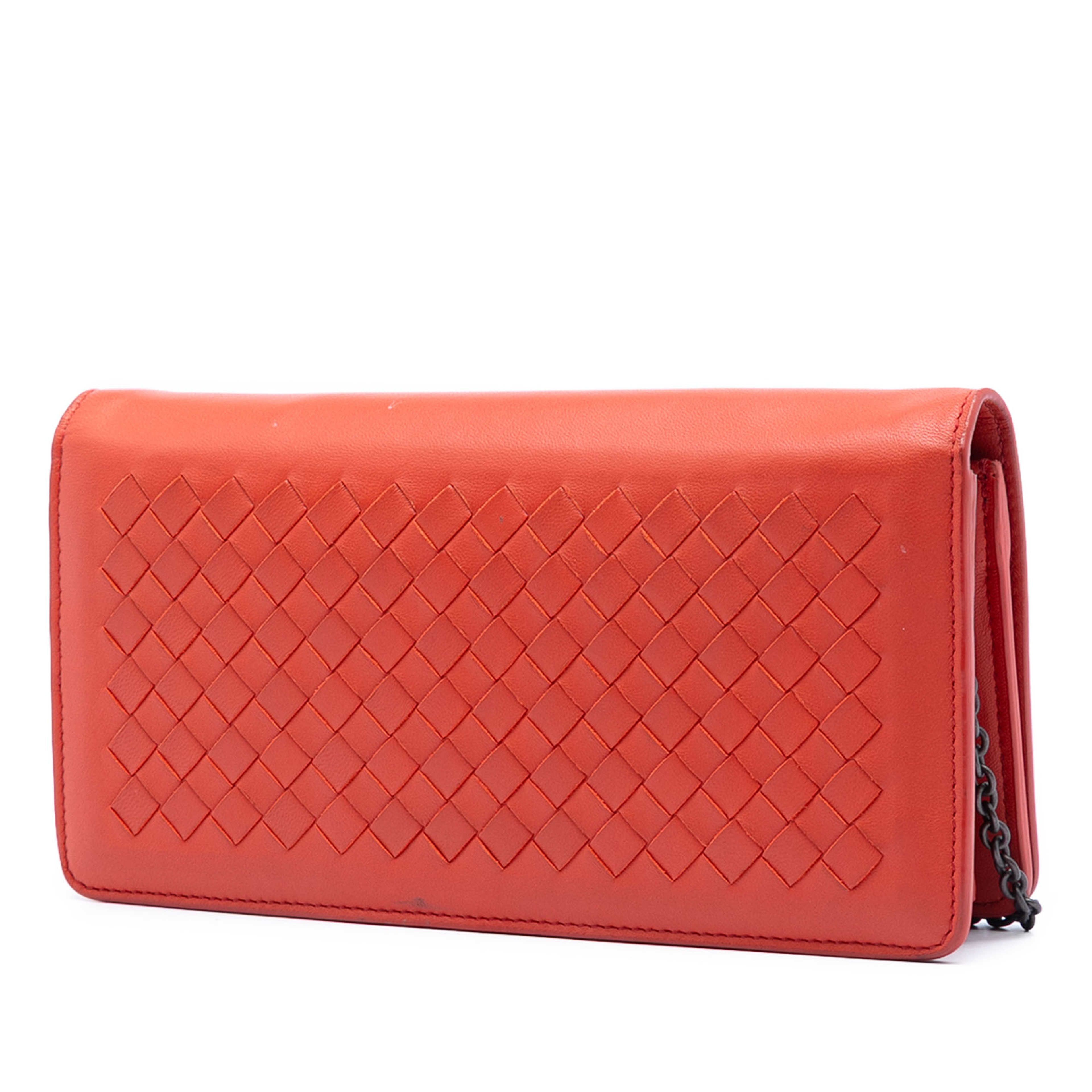 Bottega Veneta Nappa Intrecciato Continental Wallet On Chain, från Luxclusif, i färgen orange. Klicka för att öppna bilden i stort format