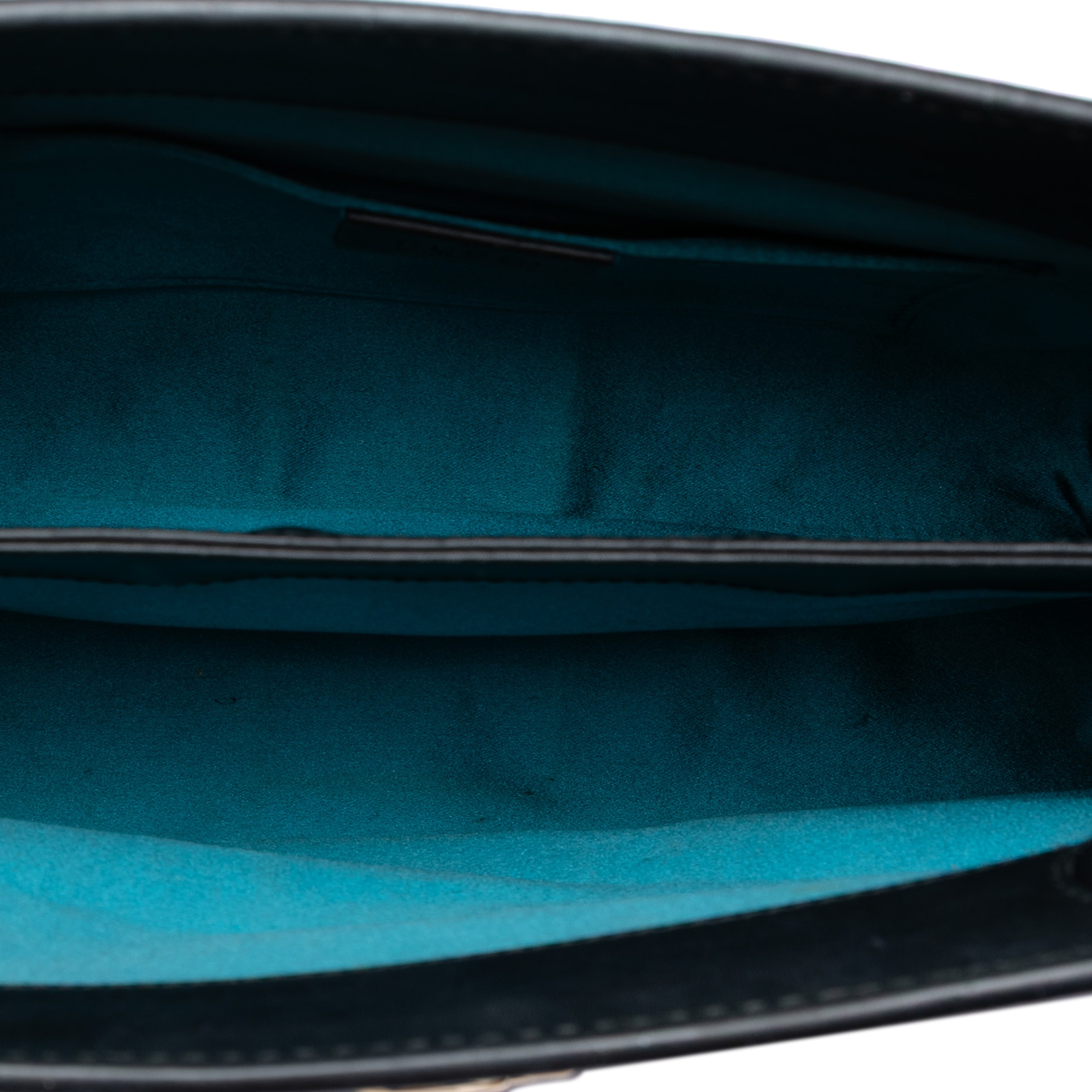 Gucci Small Suede Ophidia Chain Crossbody, från Luxclusif, i färgen red. Klicka för att öppna bilden i stort format