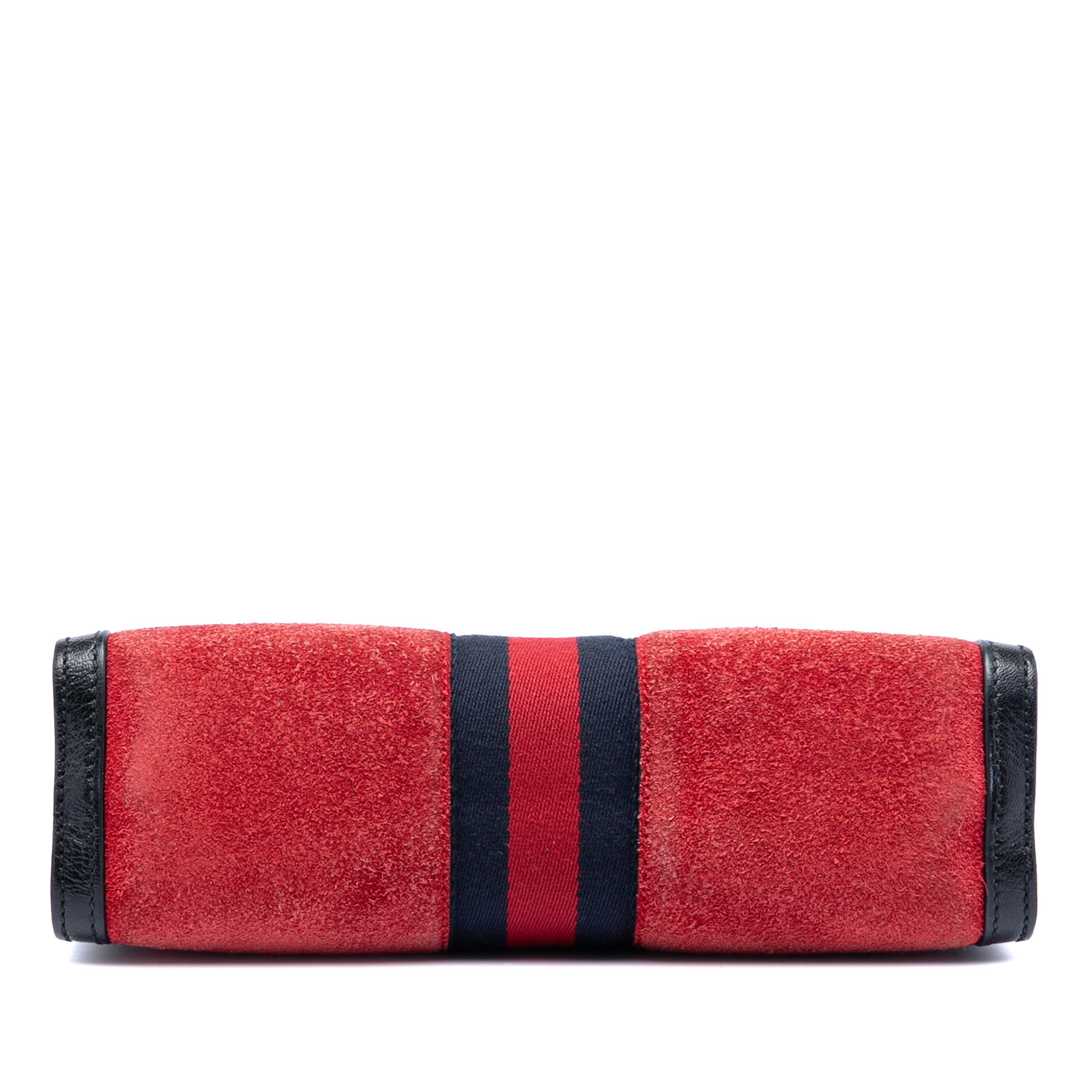 Gucci Small Suede Ophidia Chain Crossbody, från Luxclusif, i färgen red. Klicka för att öppna bilden i stort format