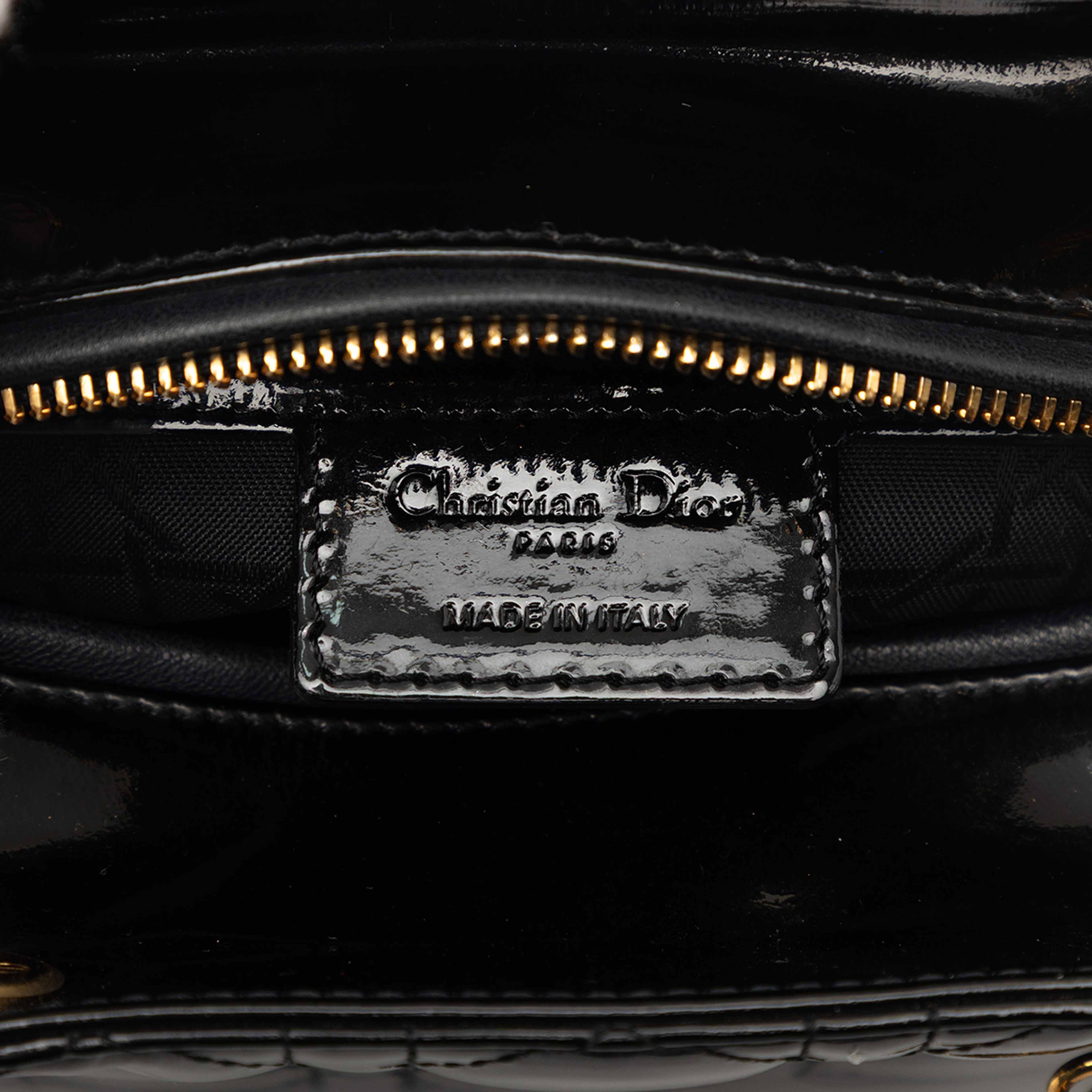 Dior Medium Patent Cannage Lady Dior, från Luxclusif, i färgen black. Klicka för att öppna bilden i stort format