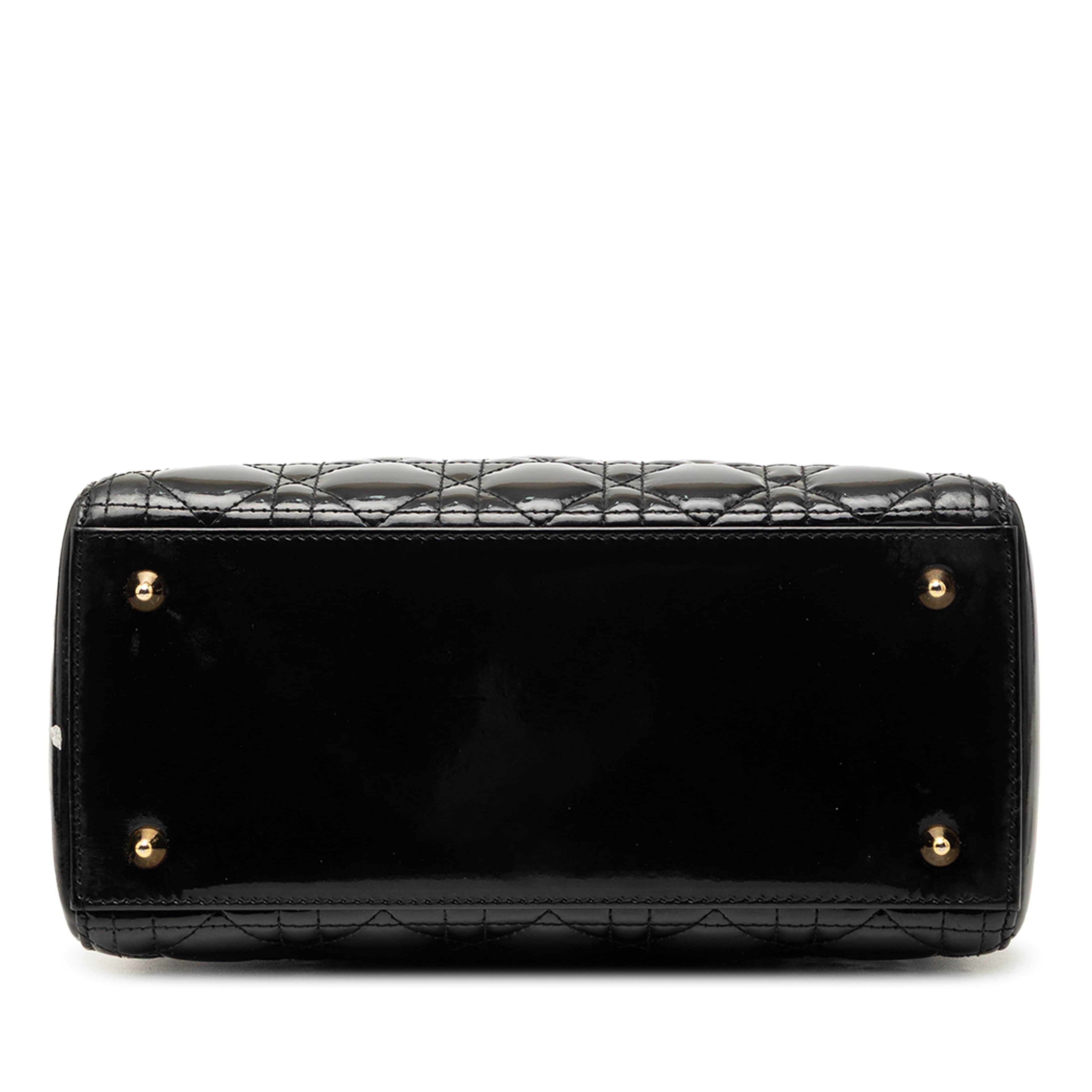 Dior Medium Patent Cannage Lady Dior, från Luxclusif, i färgen black. Klicka för att öppna bilden i stort format
