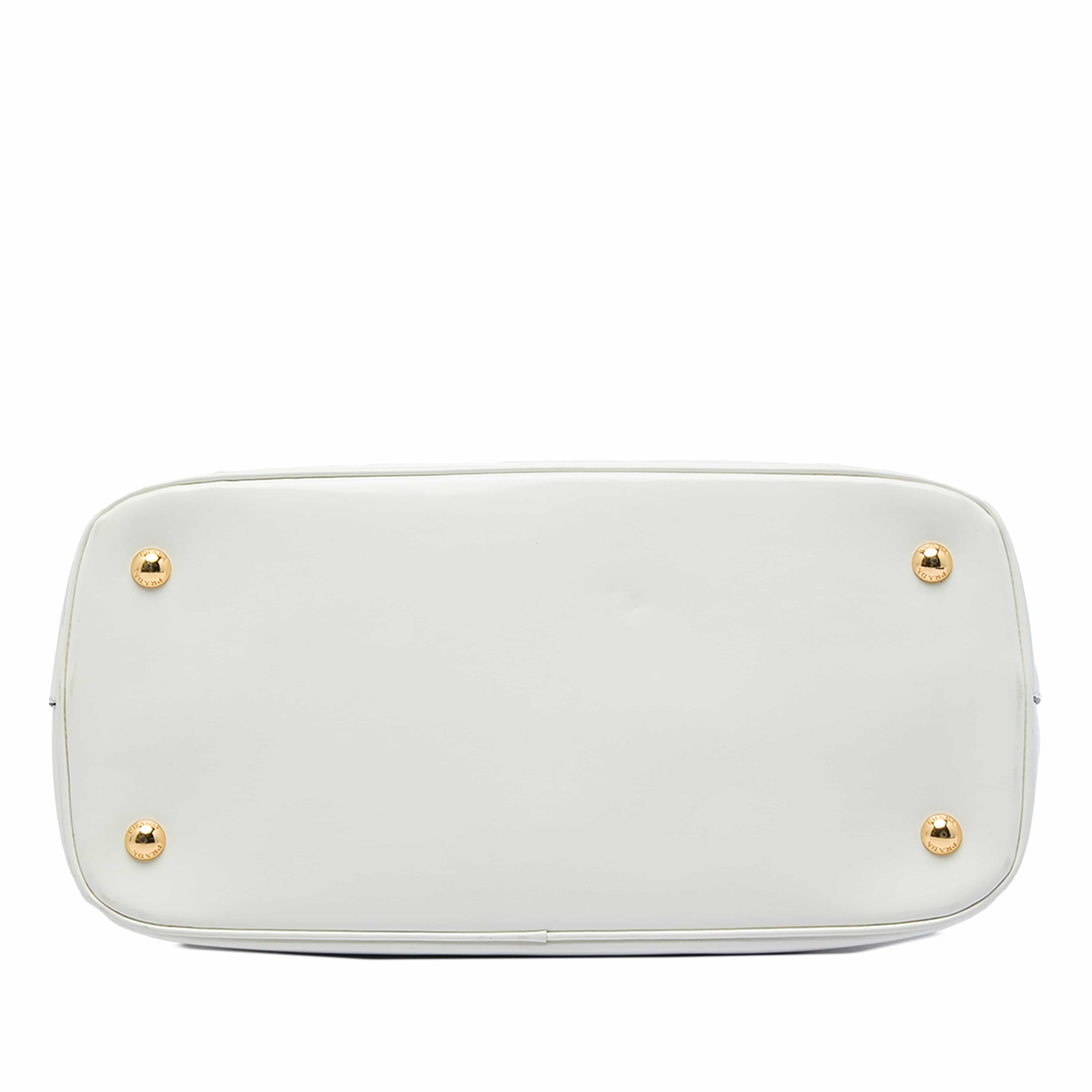 Prada Medium Spazzolato Leather Open Promenade Satchel, från Luxclusif, i färgen vit. Klicka för att öppna bilden i stort format