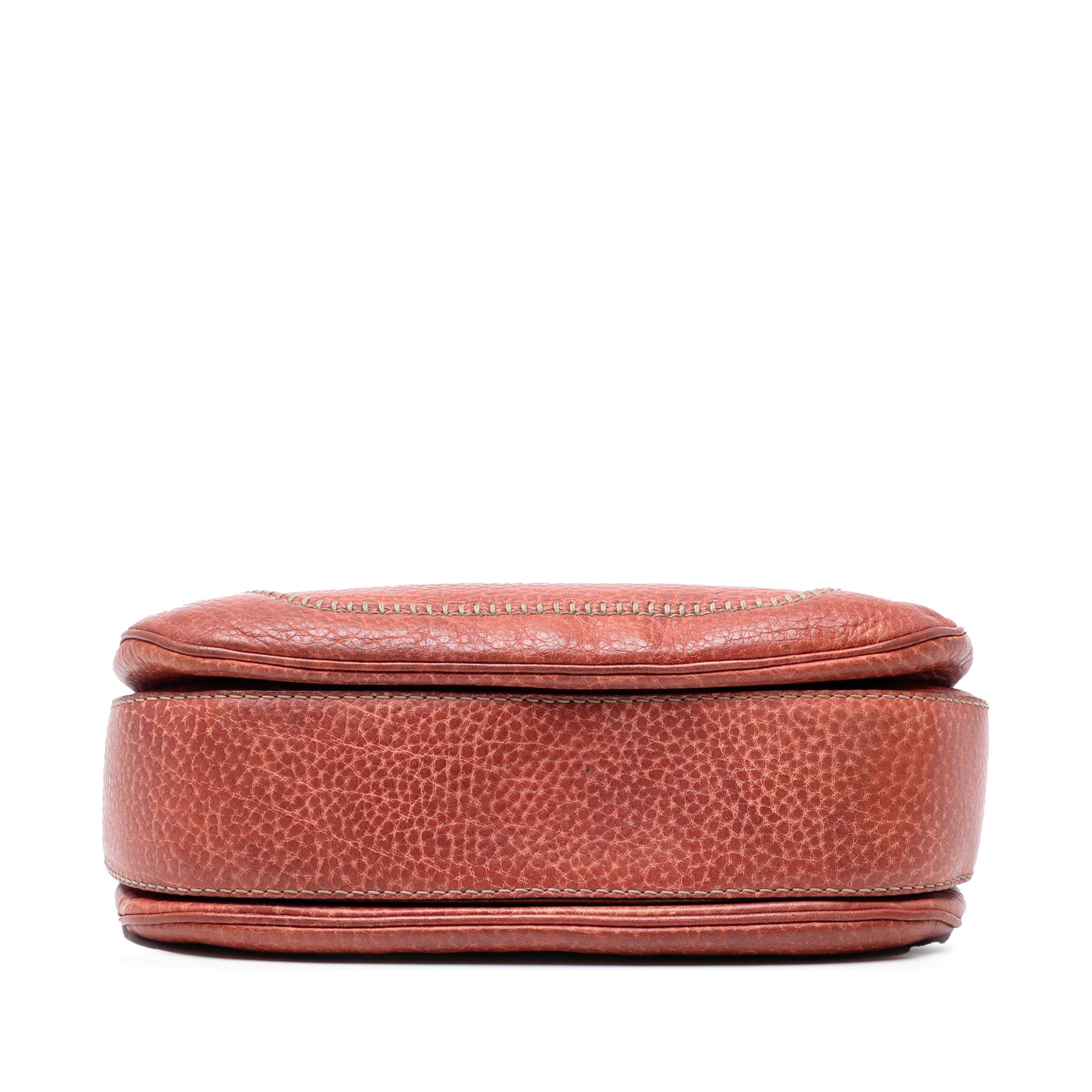 Gucci Medium Leather New Bamboo Satchel, från Luxclusif, i färgen brown. Klicka för att öppna bilden i stort format