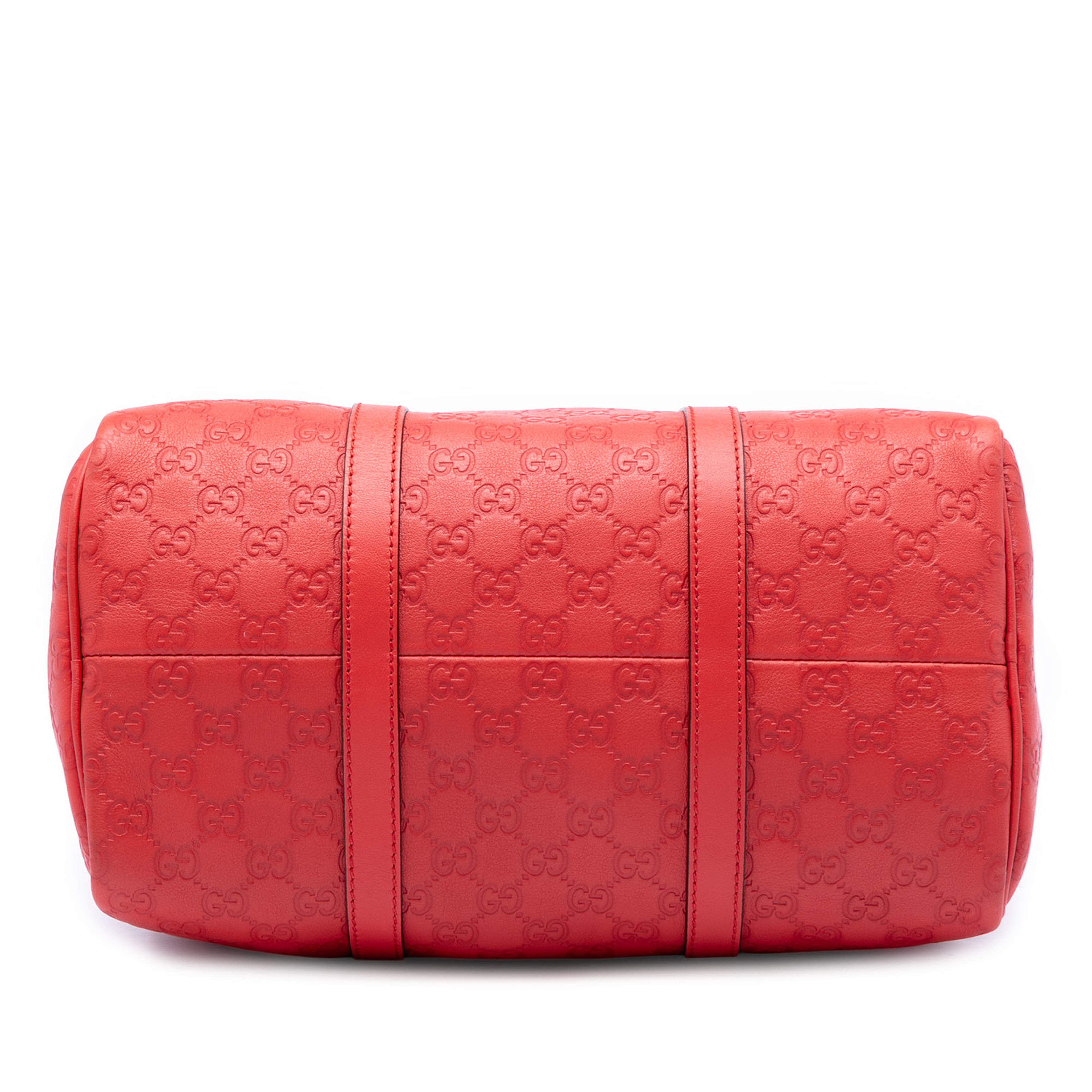 Gucci Medium Guccissima Joy Boston Bag, från Luxclusif, i färgen red. Klicka för att öppna bilden i stort format