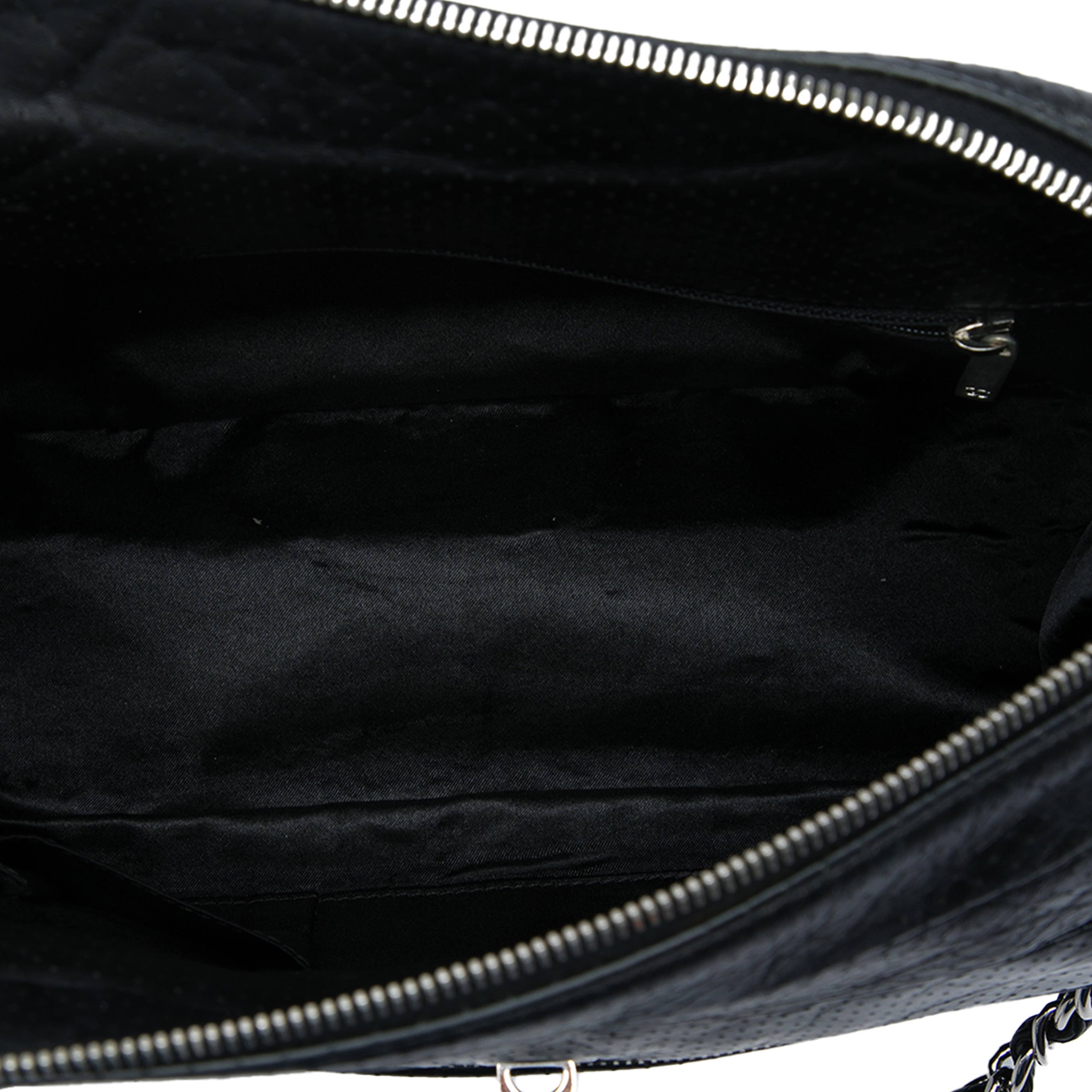 Chanel Perforated Calfskin 50s Shoulder Bag, från Luxclusif, i färgen svart. Klicka för att öppna bilden i stort format