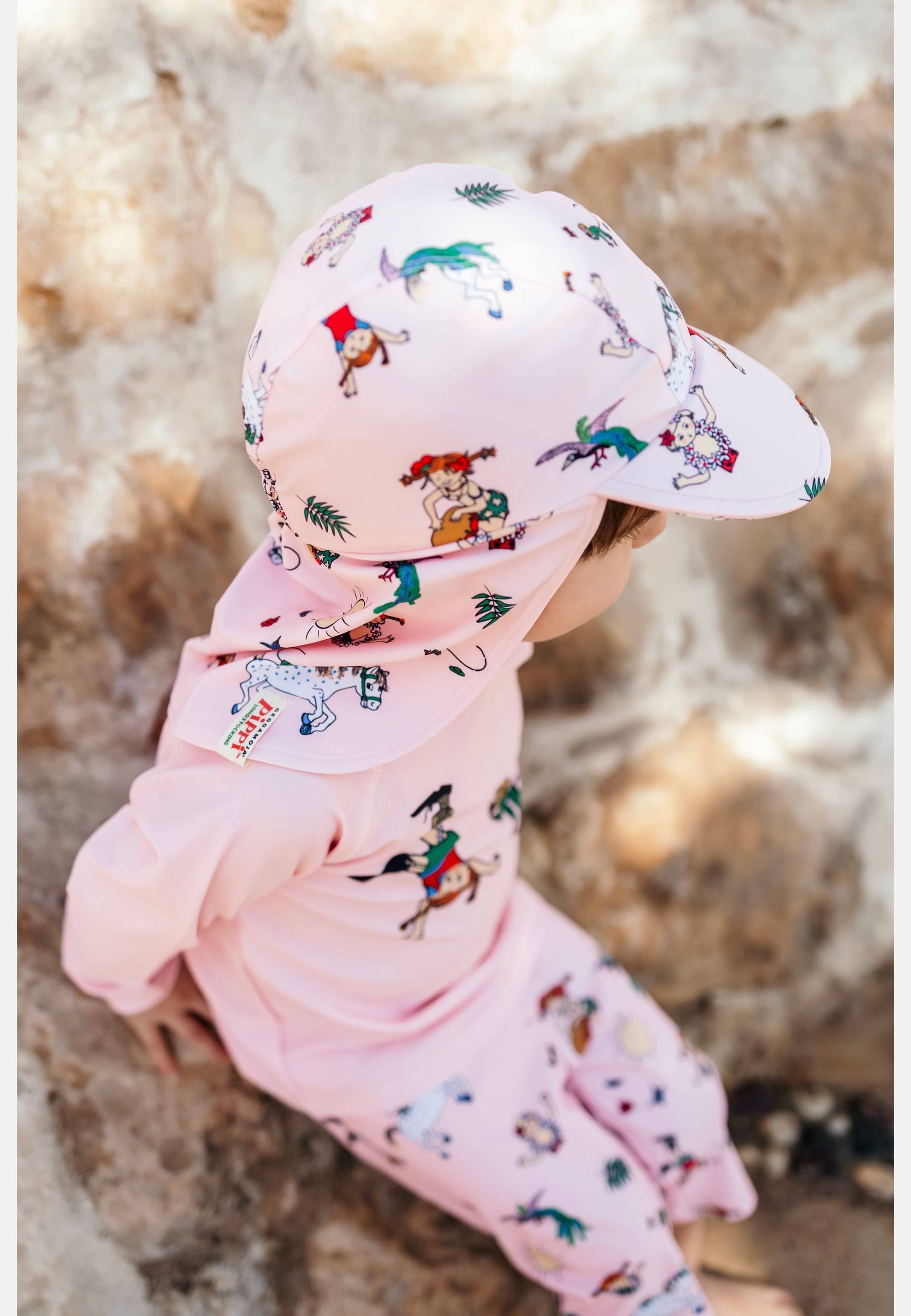 Uv Solkeps Pippi Långstrump, från Geggamoja, i färgen rosa. Klicka för att öppna bilden i stort format