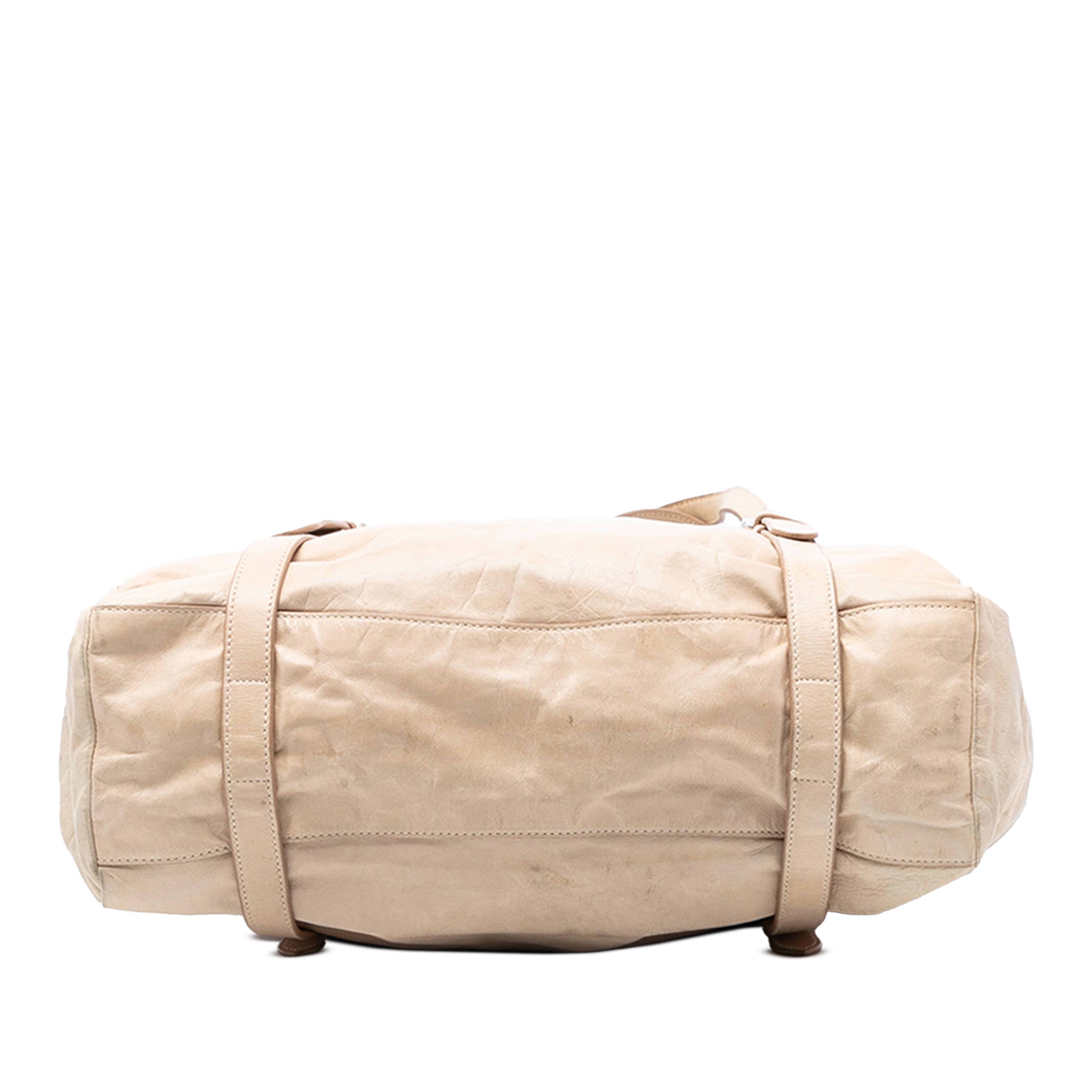 Prada Nappa New Look Tote, från Luxclusif, i färgen light beige. Klicka för att öppna bilden i stort format