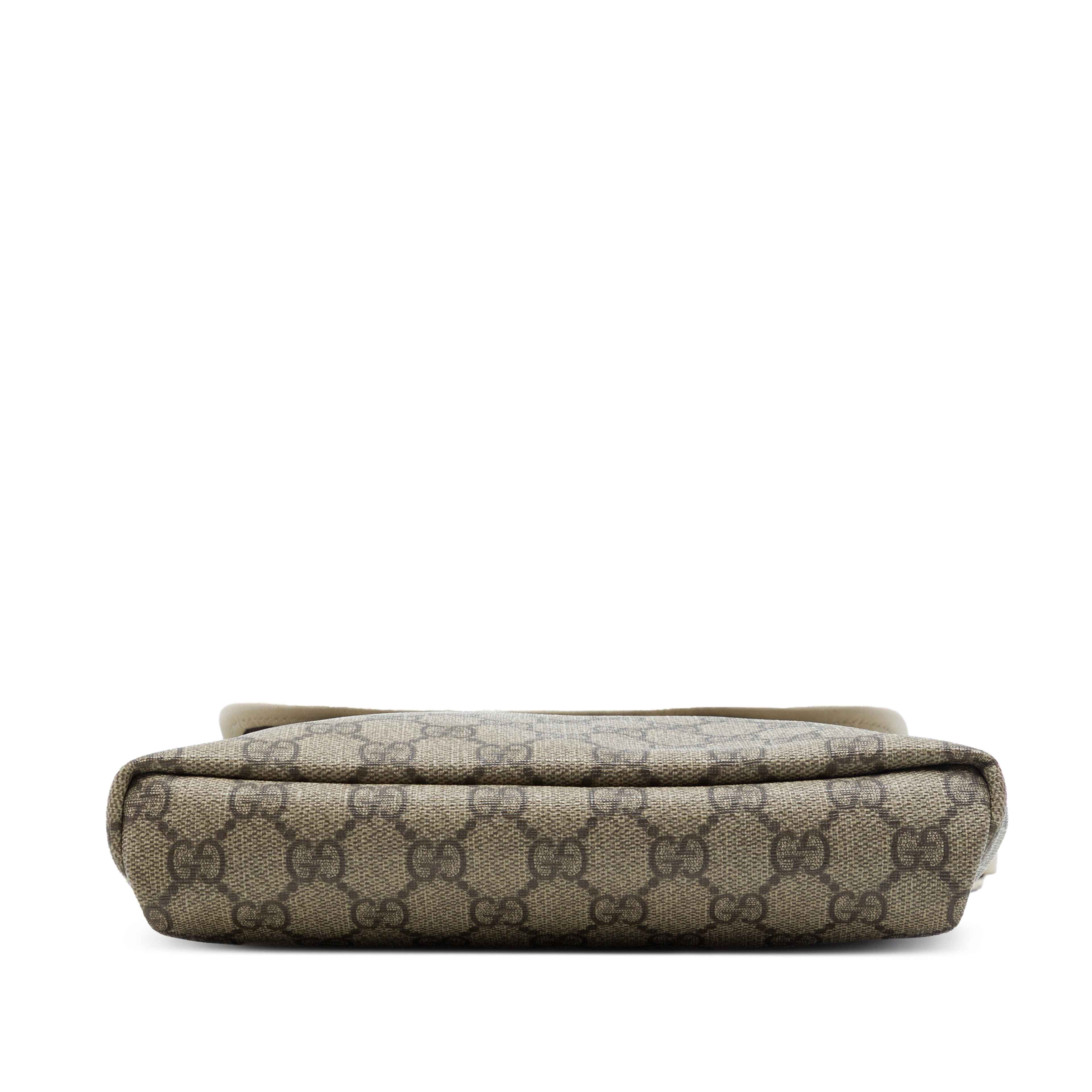 Gucci Gg Supreme Crossbody, från Luxclusif, i färgen beige. Klicka för att öppna bilden i stort format