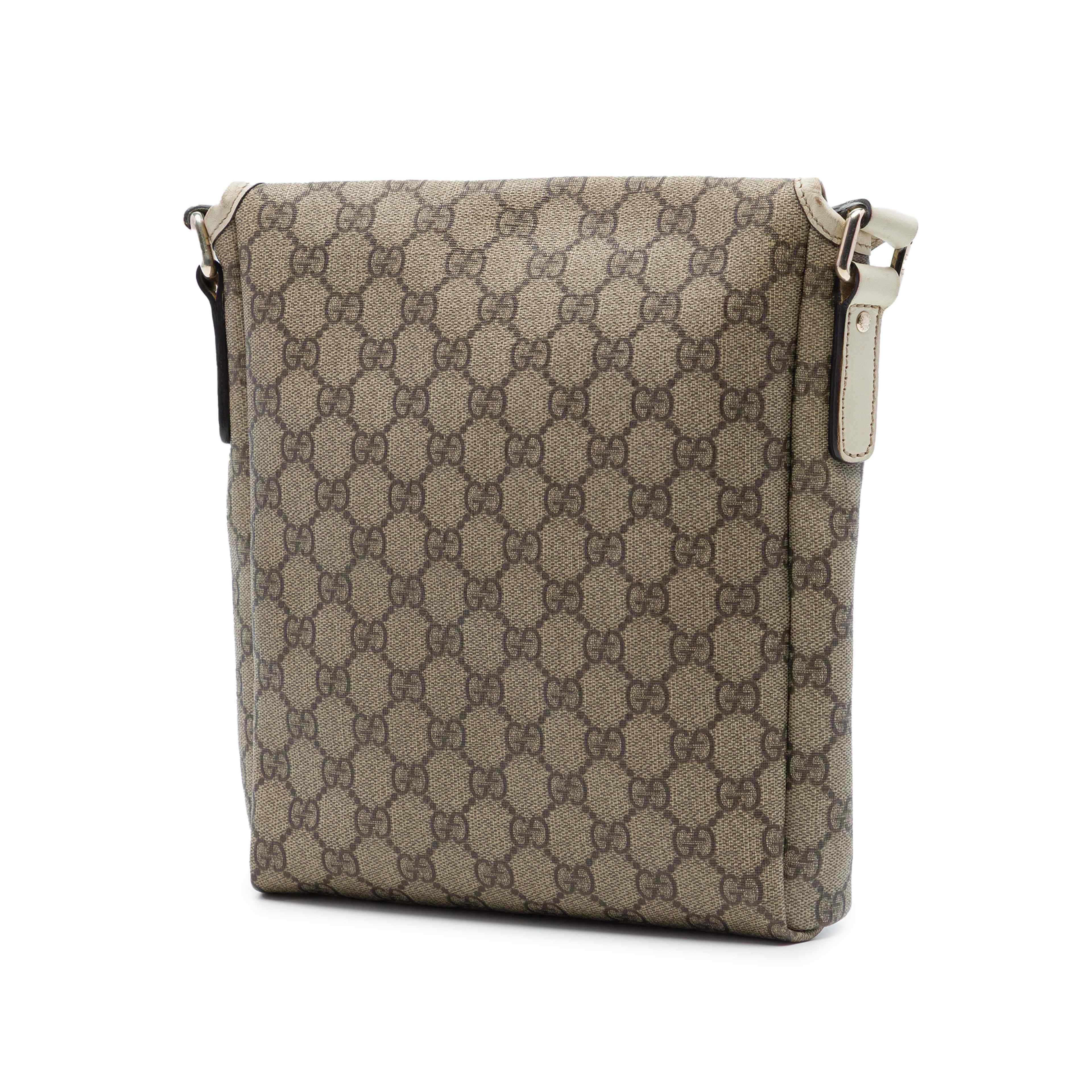 Gucci Gg Supreme Crossbody, från Luxclusif, i färgen beige. Klicka för att öppna bilden i stort format