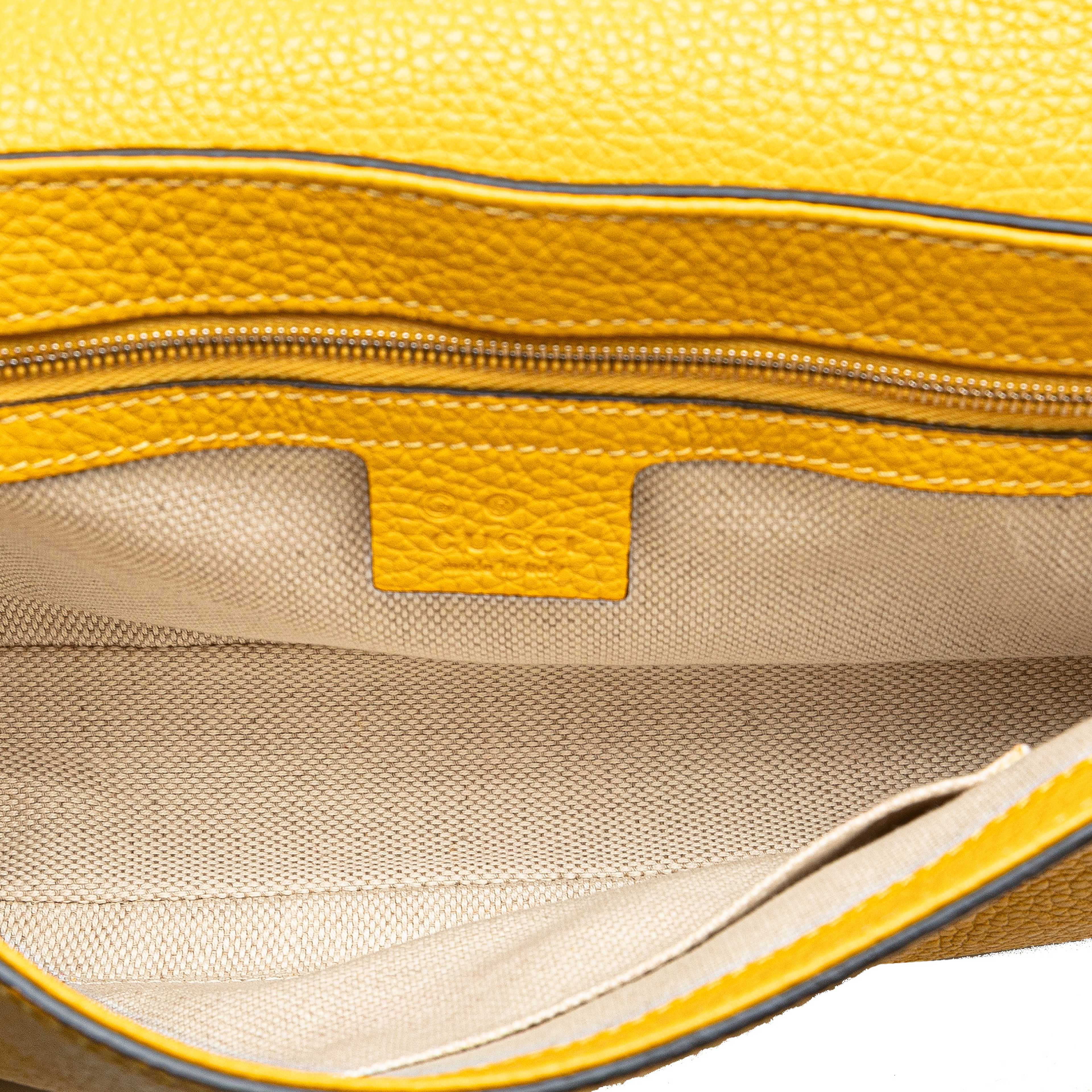 Gucci Medium Leather Soho Chain Flap Crossbody, från Luxclusif, i färgen yellow. Klicka för att öppna bilden i stort format