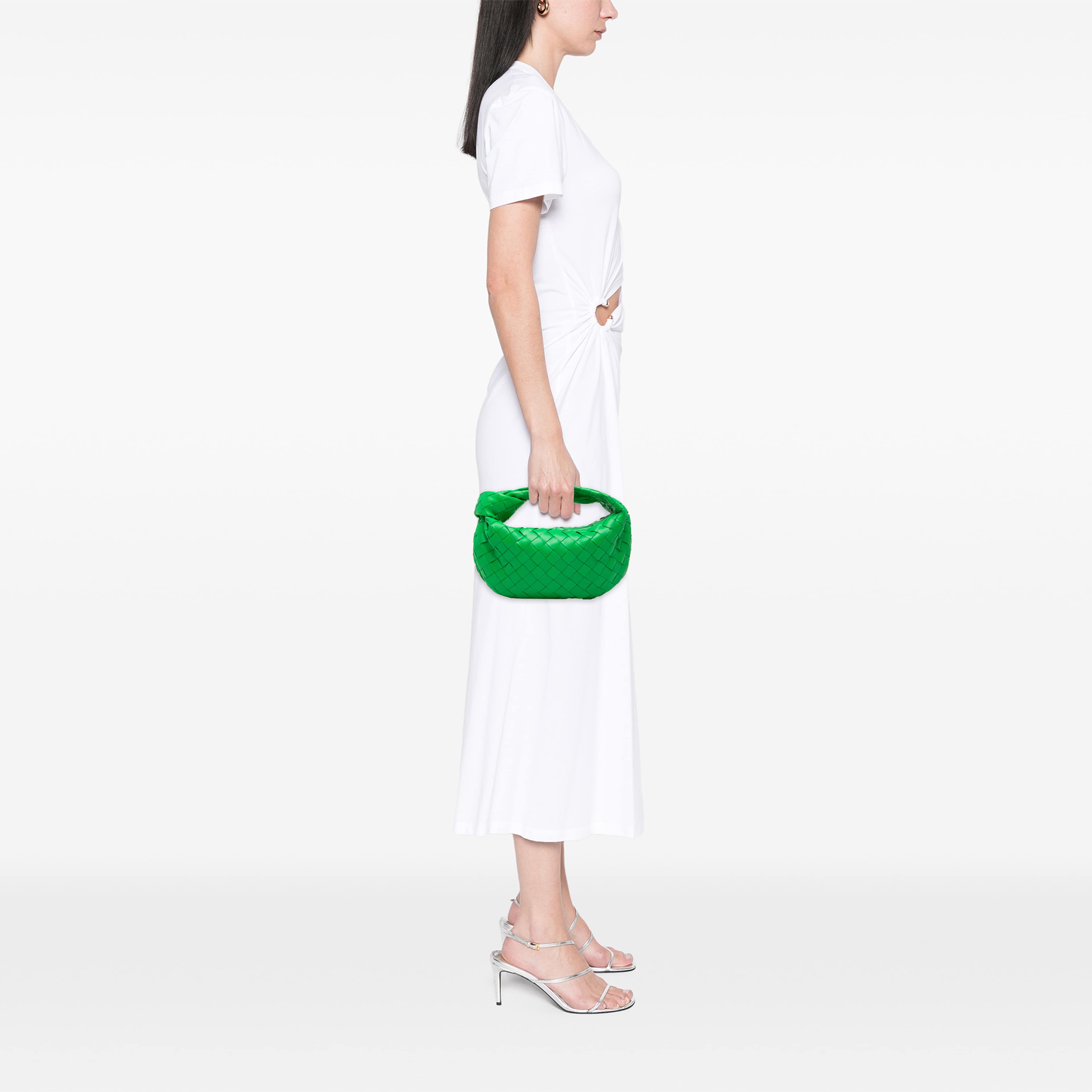 Bottega Veneta Mini Nappa Intrecciato Jodie, från Luxclusif, i färgen grön. Klicka för att öppna bilden i stort format