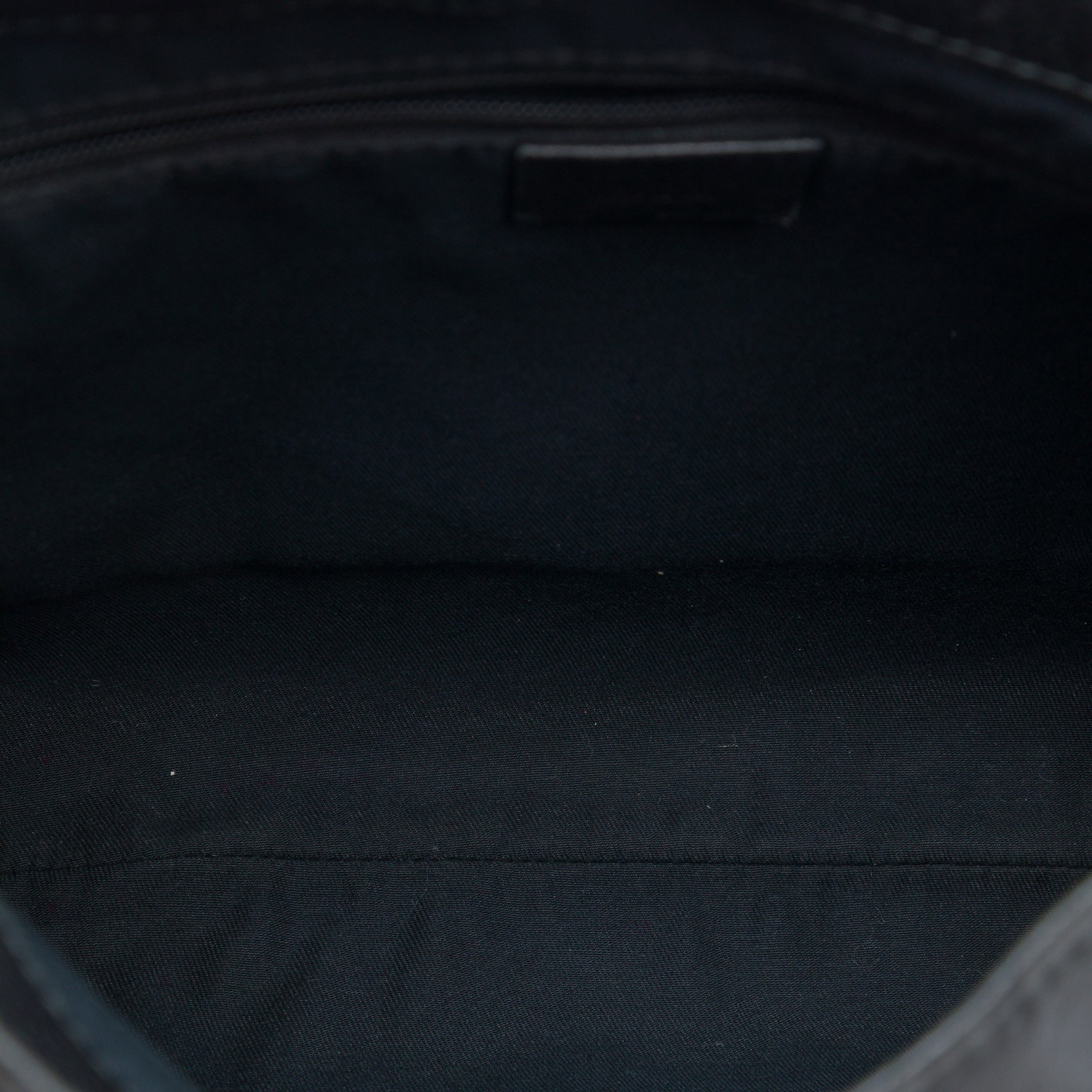 Gucci Gg Nylon Shoulder Bag, från Luxclusif, i färgen svart. Klicka för att öppna bilden i stort format