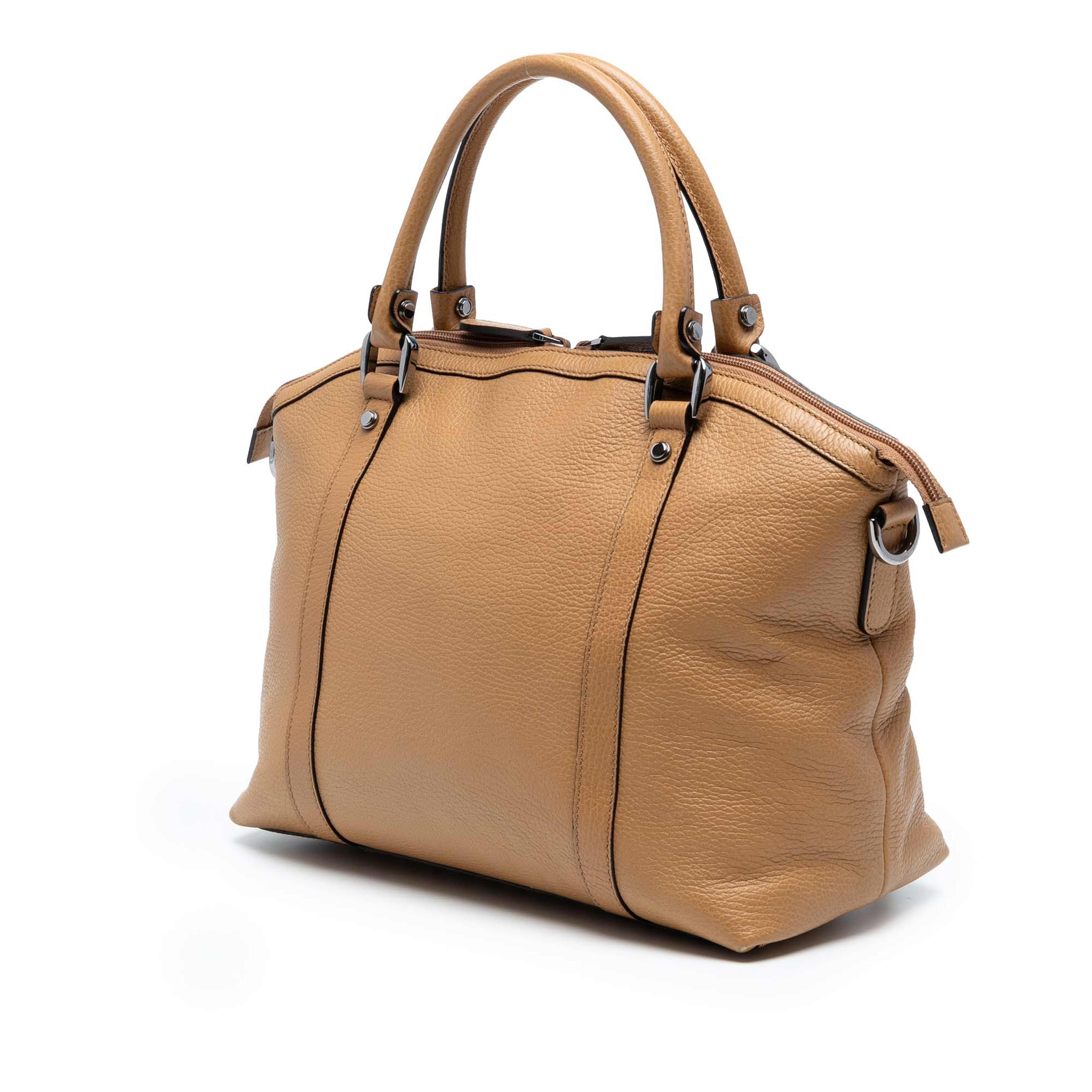 Gucci Leather Gg Charm Dome Satchel, från Luxclusif, i färgen light brown. Klicka för att öppna bilden i stort format